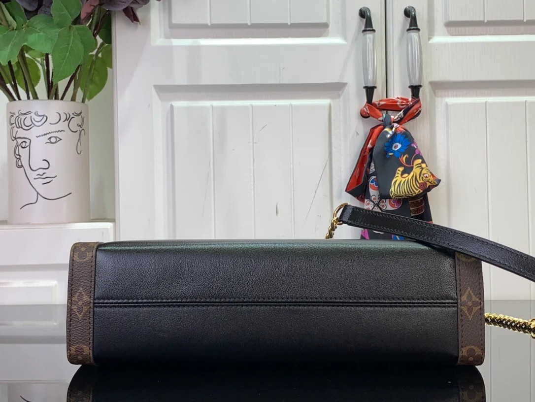 LV-m13140-nova-маленькая сумочка-черная