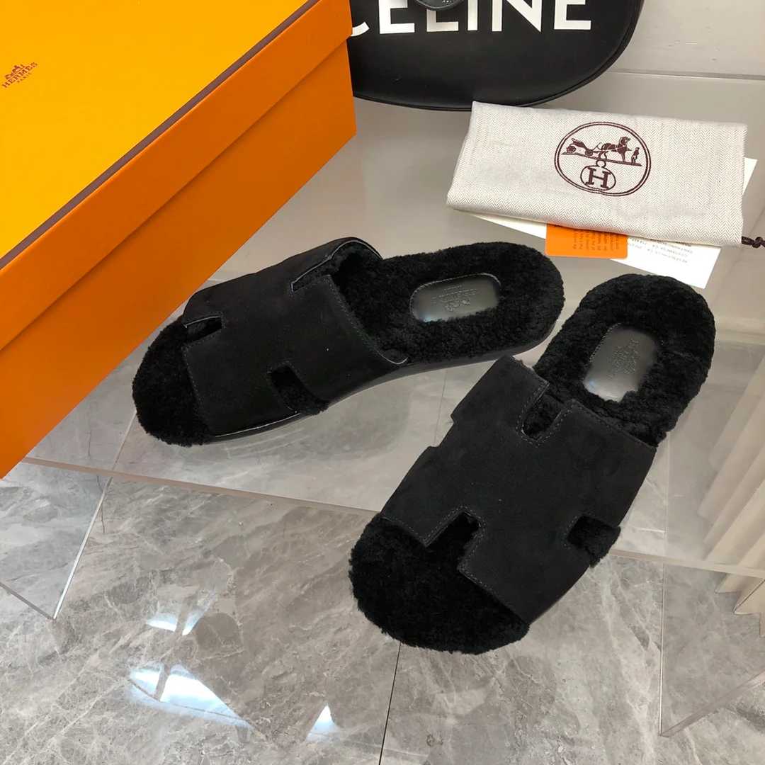 Новинка сезона осень/зима 2023 от Hermes - шерстяные тапочки с манжетой H-образной формы - унисекс - черные