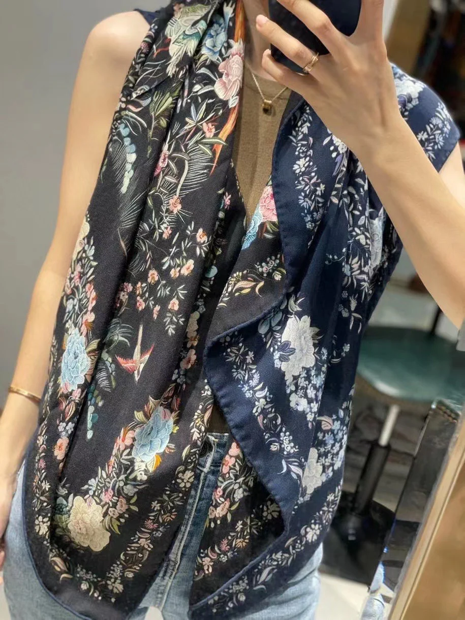 Dior — Бархатный шарф Jouiss с ручной росписью — 110–110 см — 1