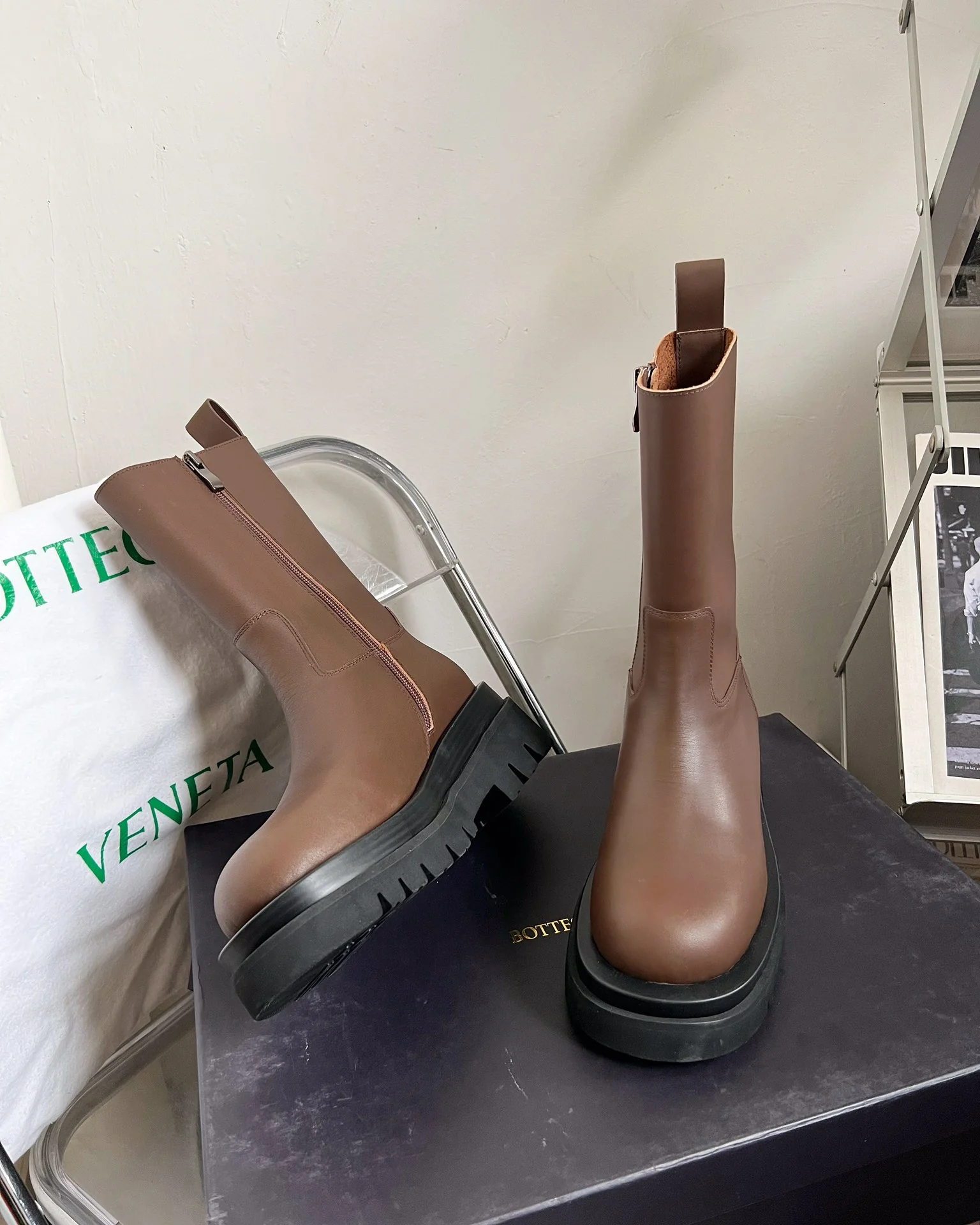 Новинка осенне-зимней коллекции BV - Ботильоны на молнии - Коричневые