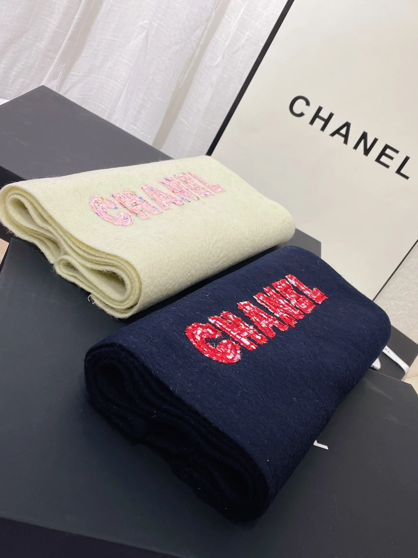 Однотонный кашемировый шарф Chanel - 100% кашемир