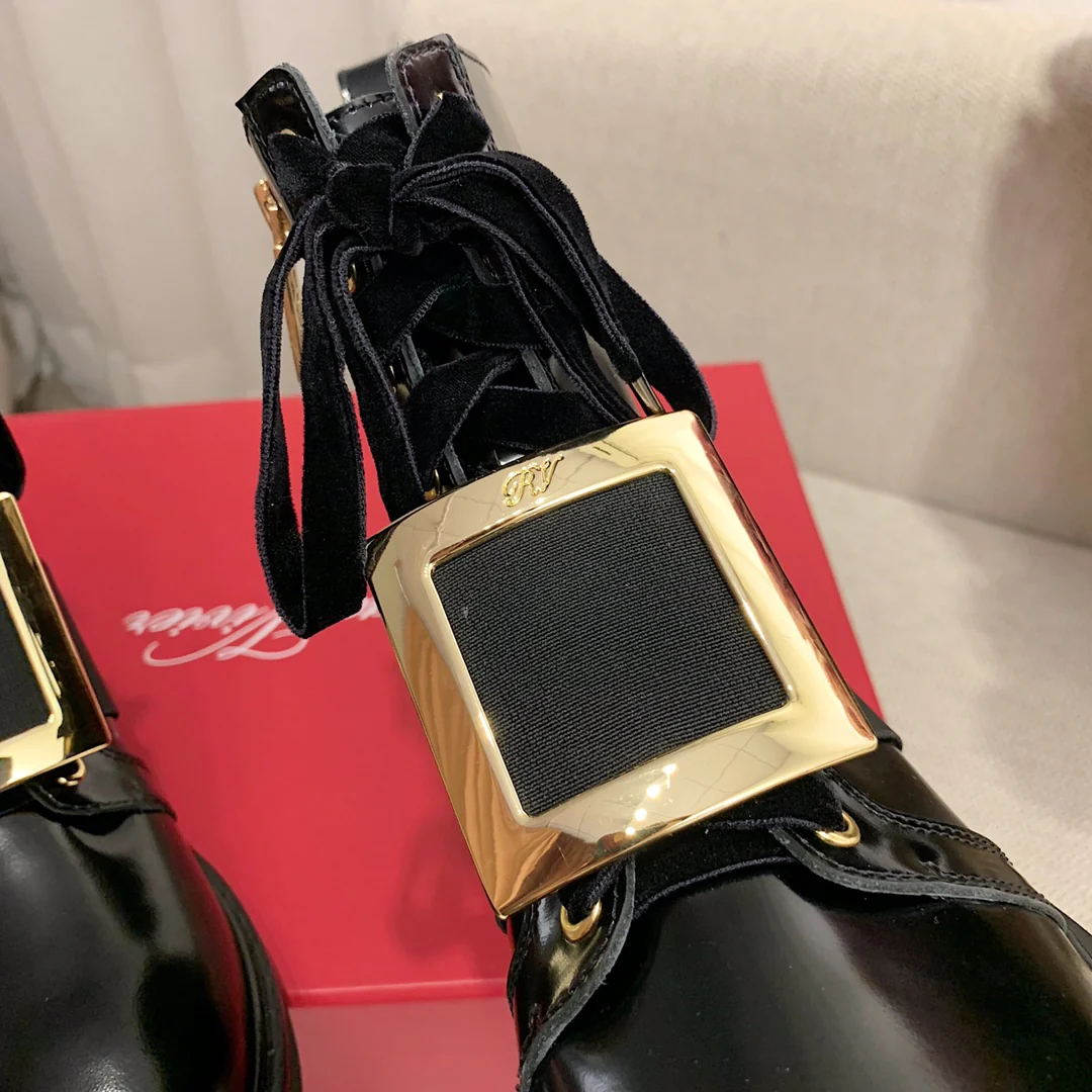 Обувь RV - 22ss - Ботильоны на плоской подошве, украшенные стразами - в стиле Юань Шаньшань.