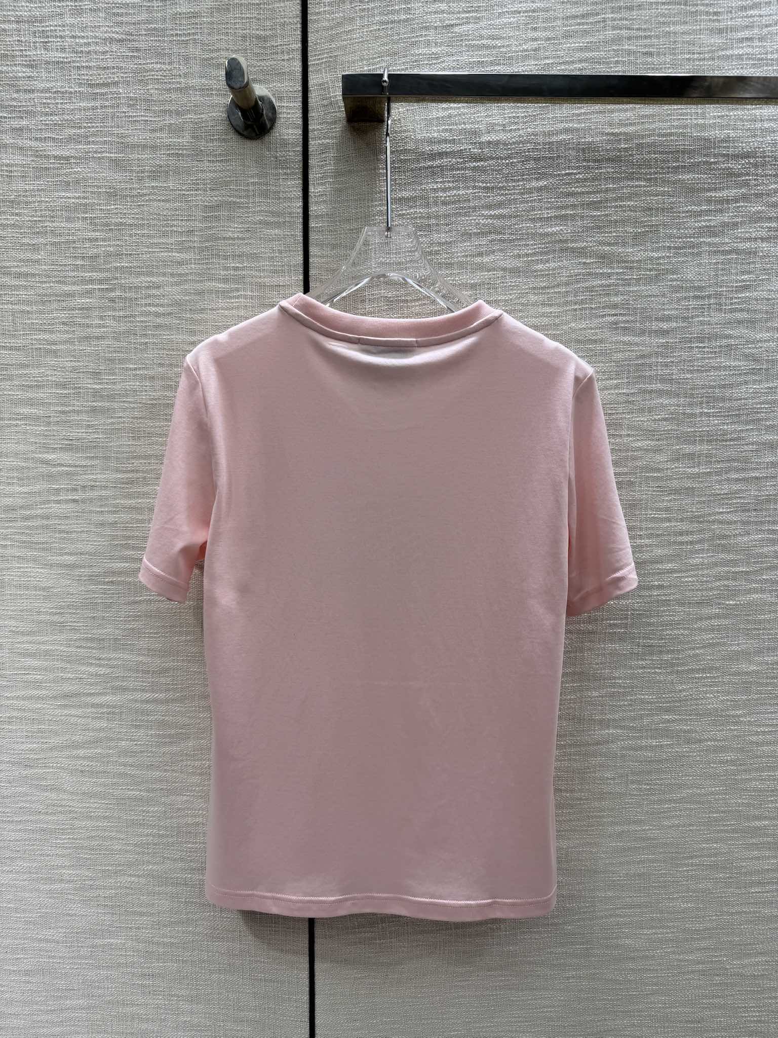 Футболка Celine 2403 с вышитыми сердечками и буквами - розовая