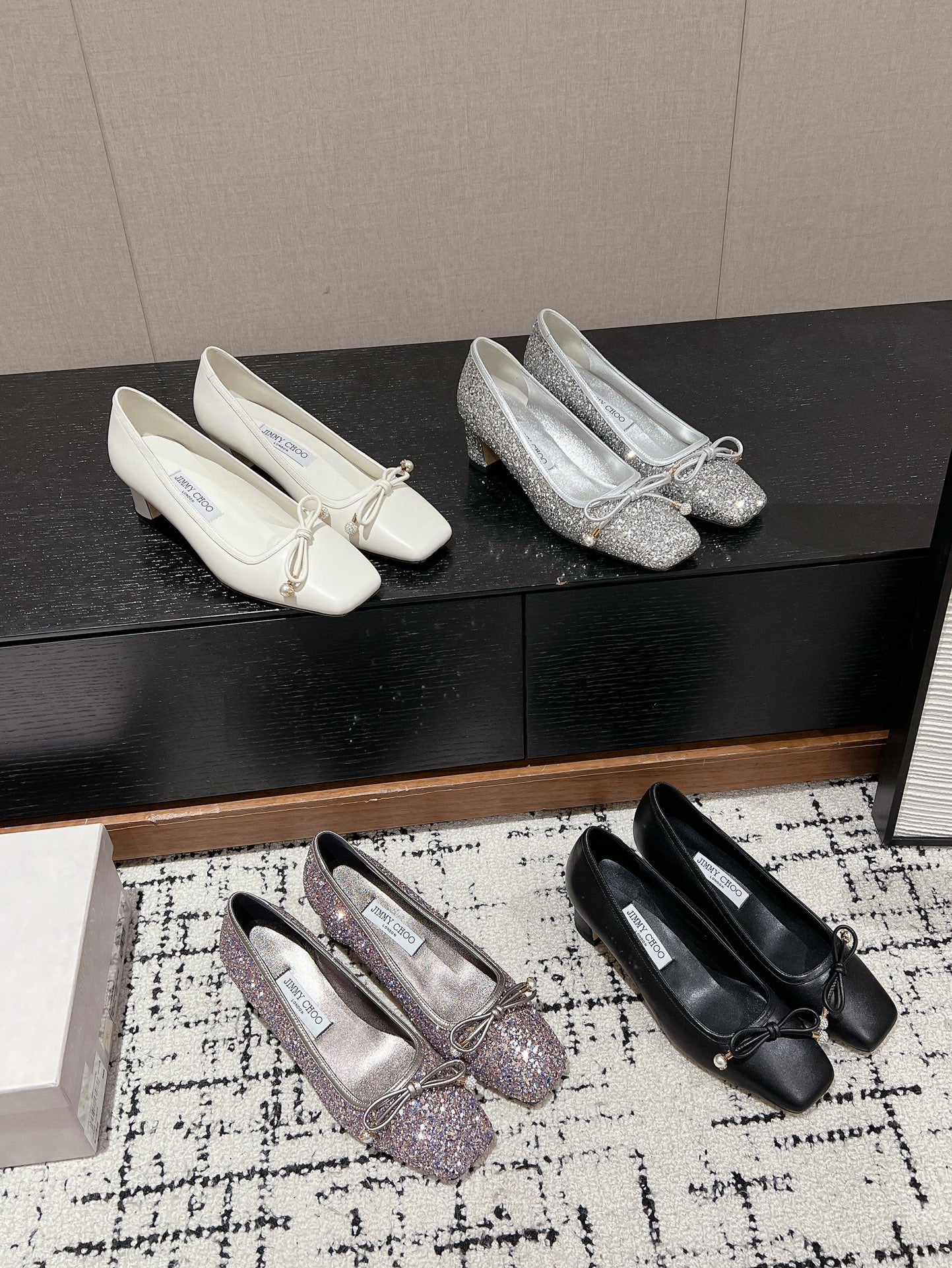 Туфли на низком каблуке Jimmy 2024 Ribbon с квадратным носком и лентой - изображение из коллекции