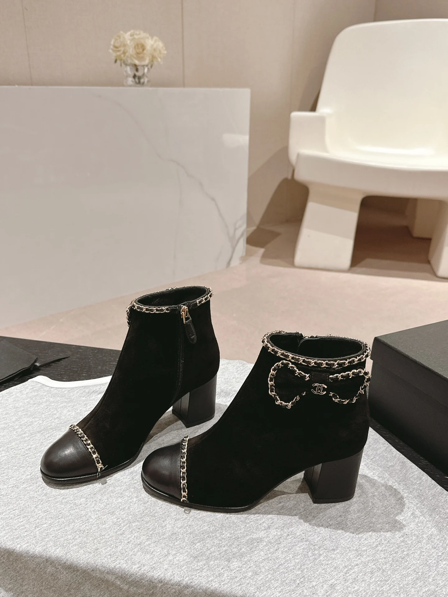 Ботинки на высоком каблуке Chanel 2024 Ribbon - черные