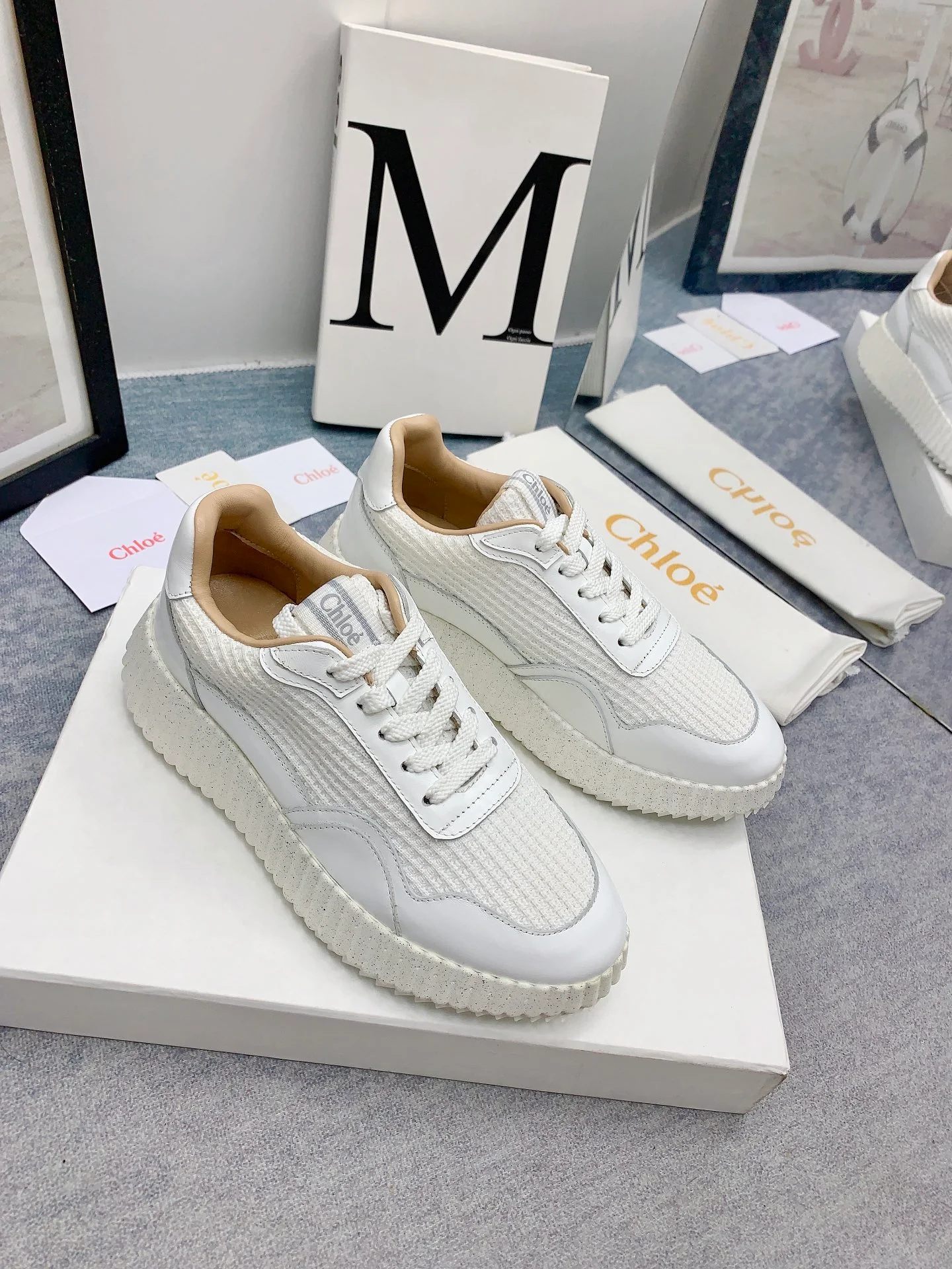 Кроссовки Chloe Nama из серии Rainbow - белые.