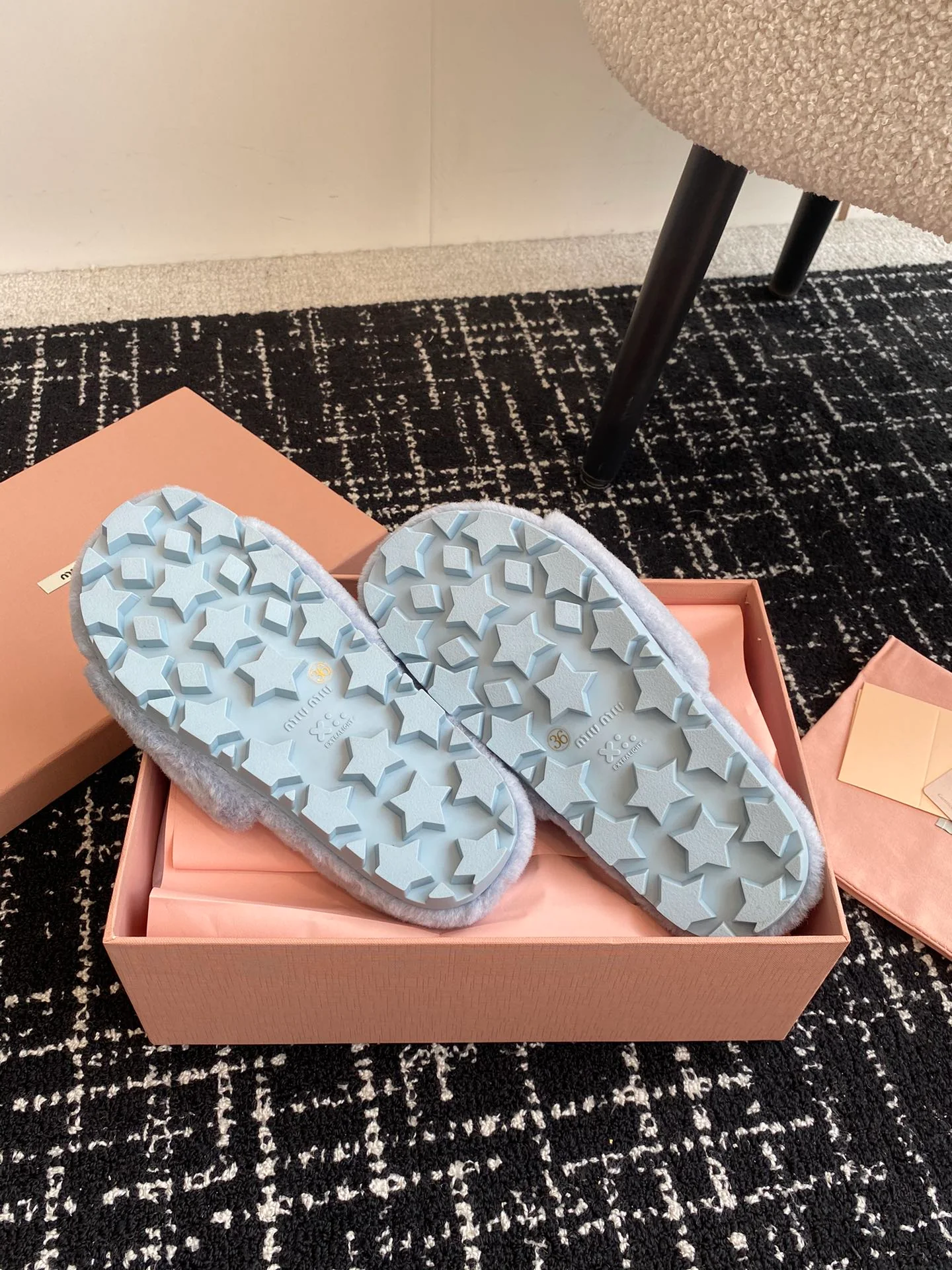 Шерстяные тапочки Miu Miu 2024 - синие