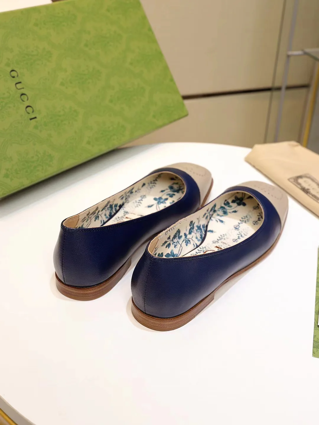 Балетки Gucci - Туфли на плоской подошве - 1