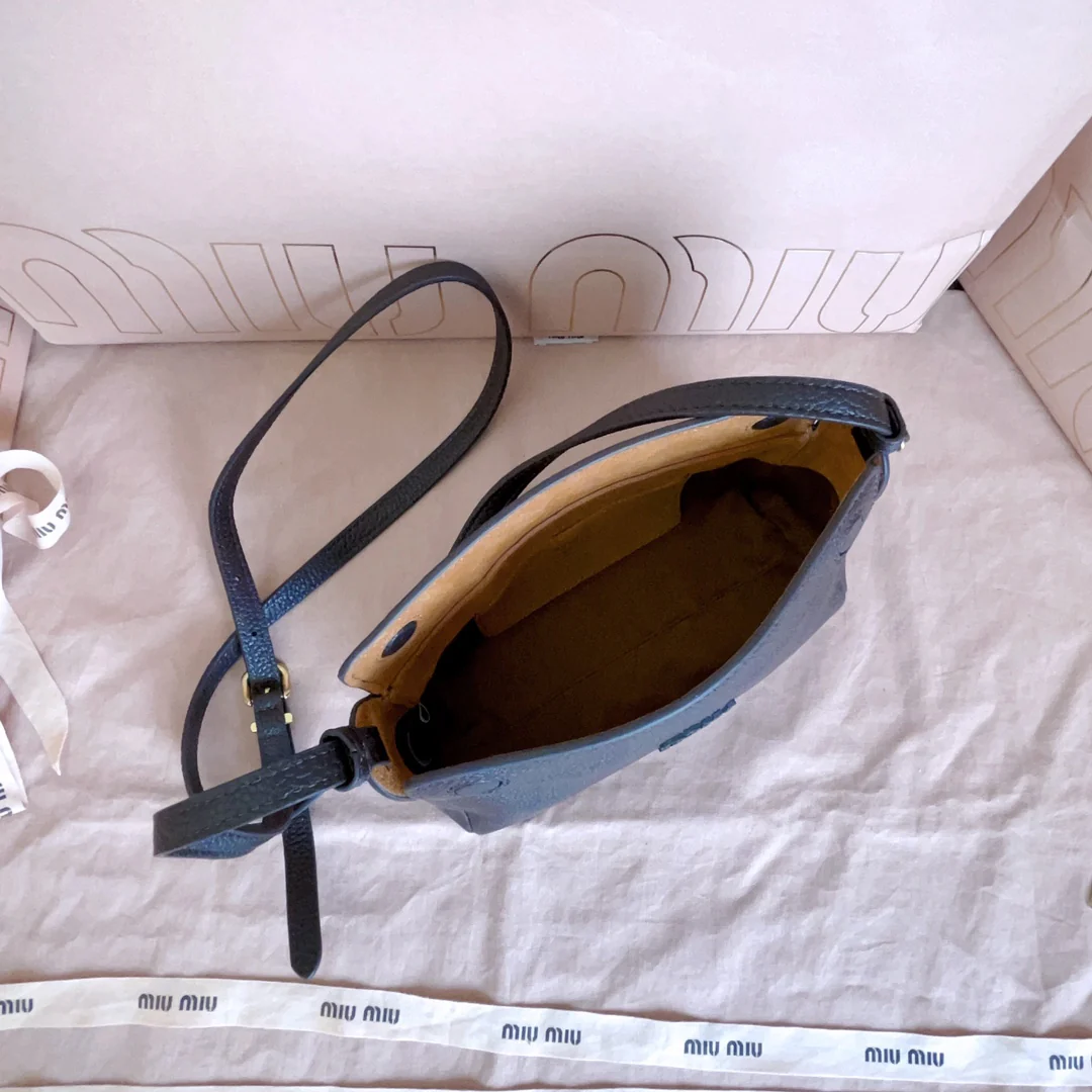 Сумка через плечо Miu Miu 5be097 - черная