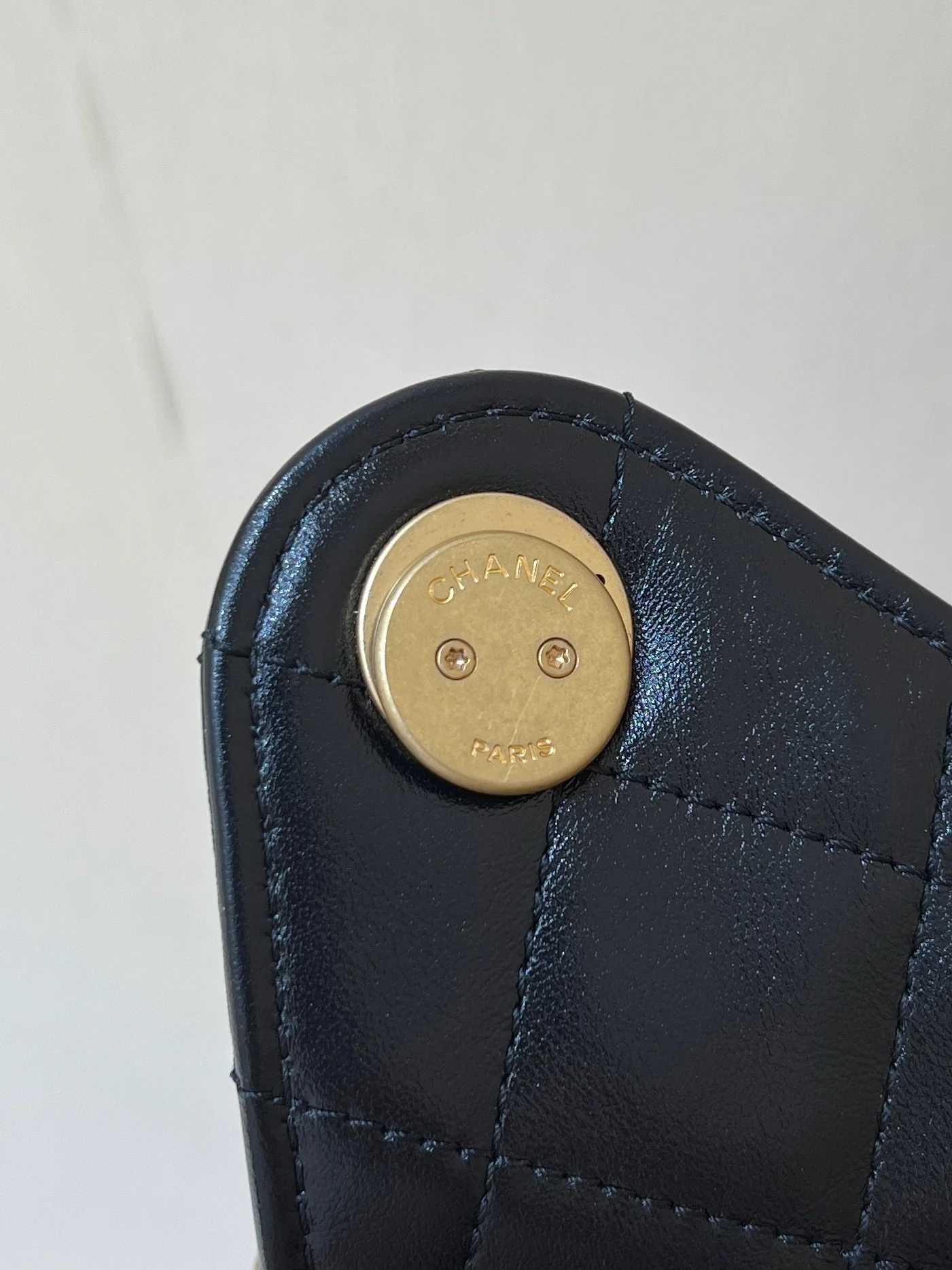 Сумка-ведро Chanel 25c 25bag из телячьей кожи с завязками, маленькая – черно-золотая