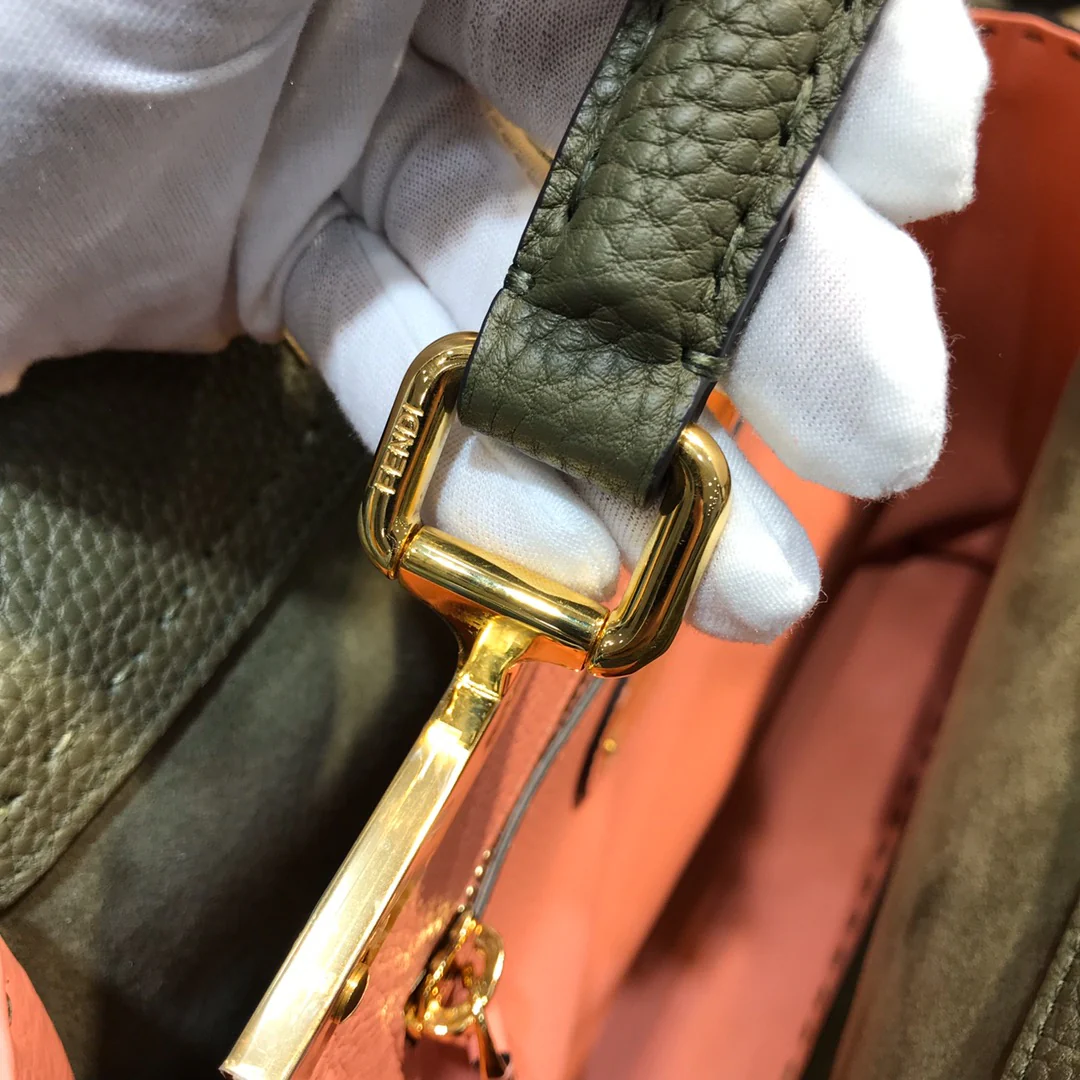 Сумка Fendi Peekaboo Medium из черной кожи - 1 шт.