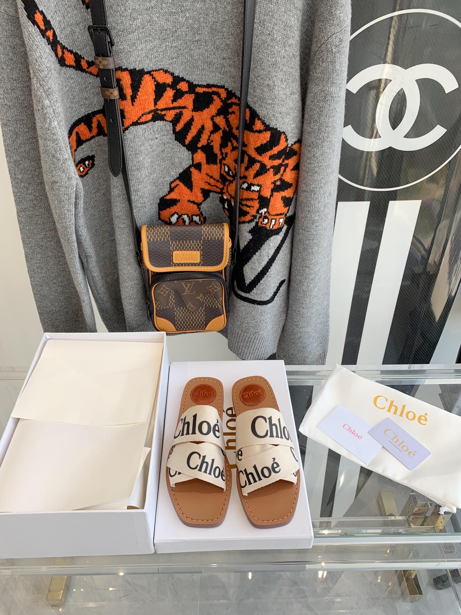 Тапочки Chloe с логотипом на плоской подошве - размеры 35-40