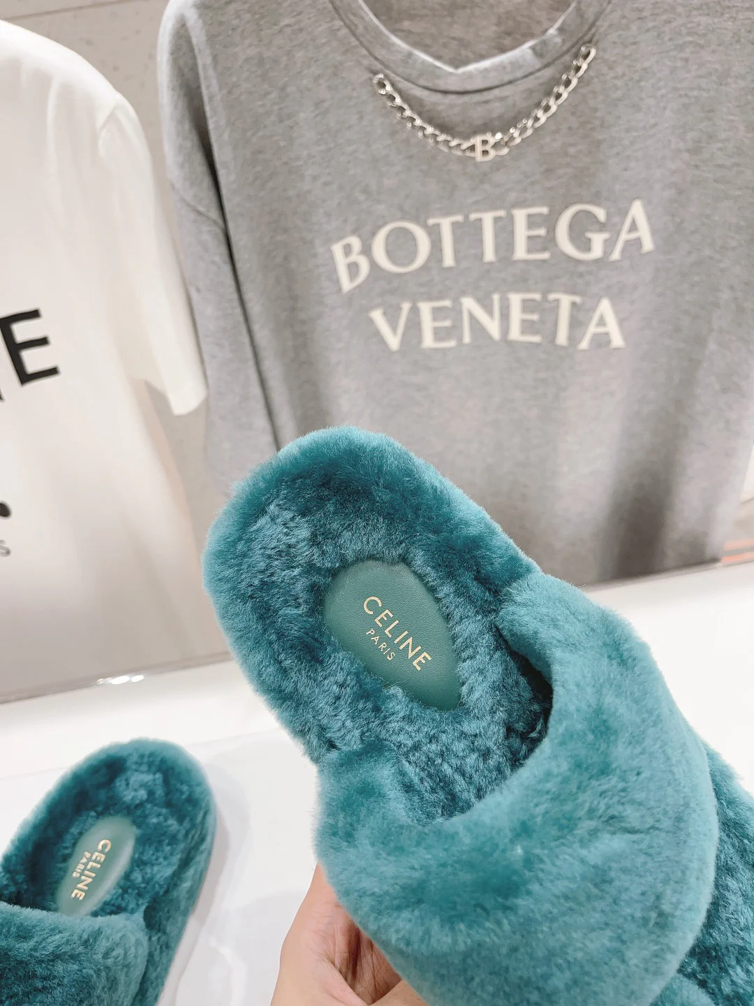Новинка 2023 года от Celine - Шерстяные шлепанцы - Зеленые