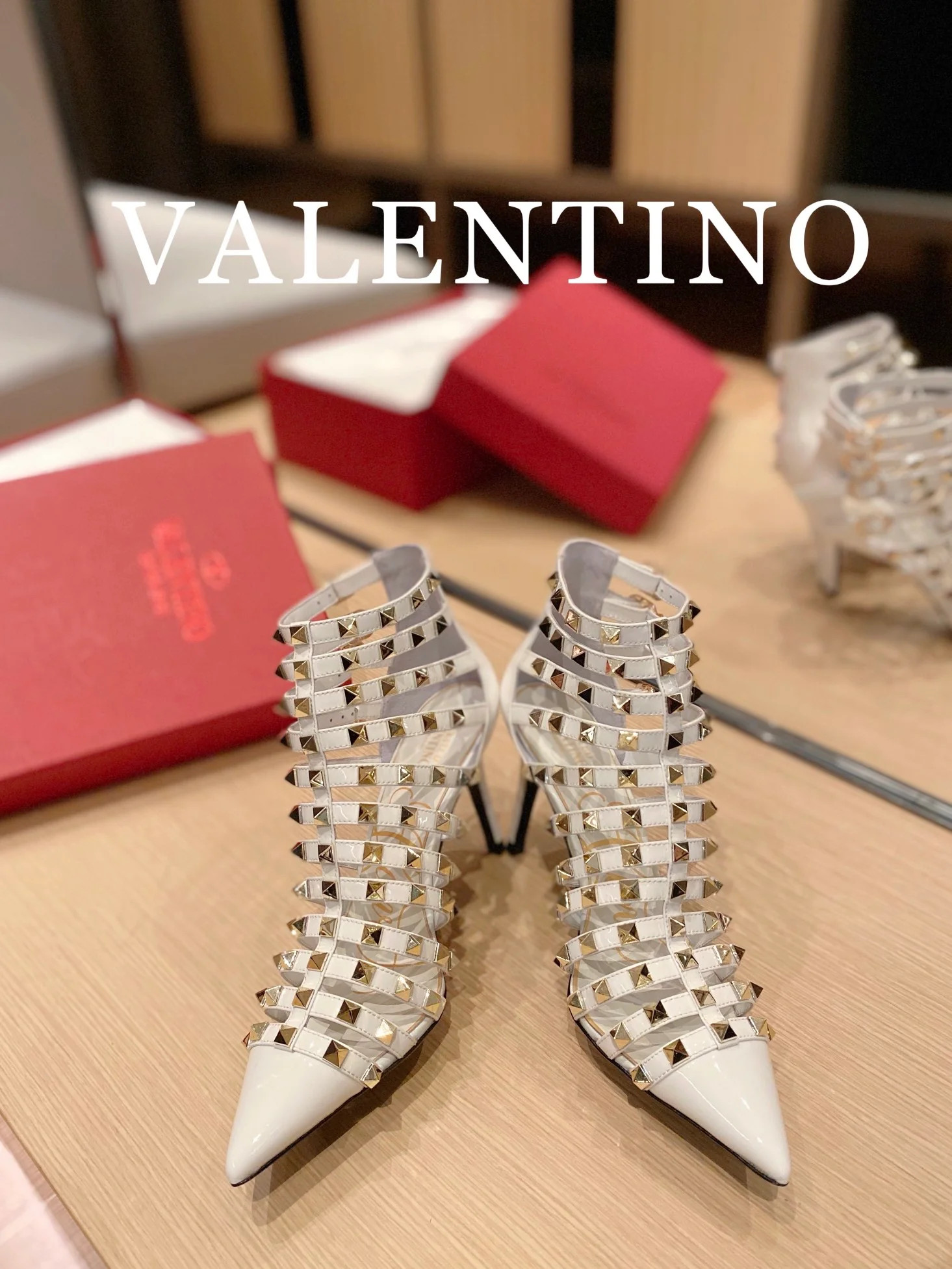 Valentino - Белые римские туфли на высоком каблуке