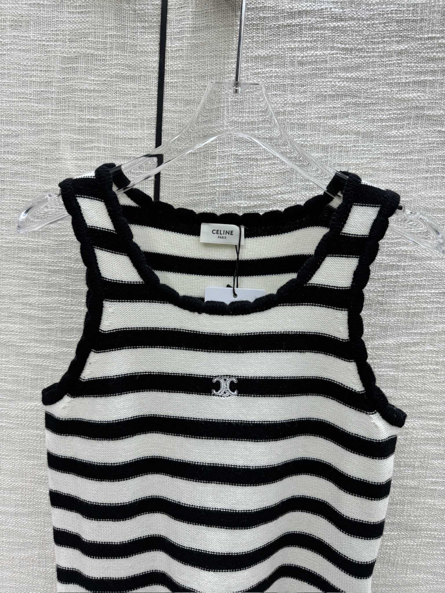 Вязаный жилет Celine-2404 с кружевной отделкой и полосатым рисунком в стиле колор-блок.