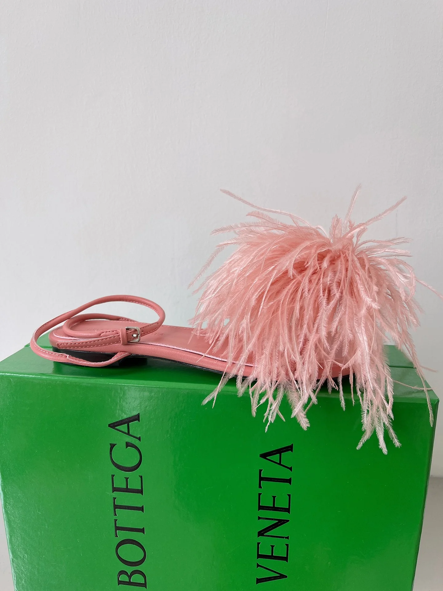 BV - Пушистые босоножки на высоком каблуке-шпильке - Розовые