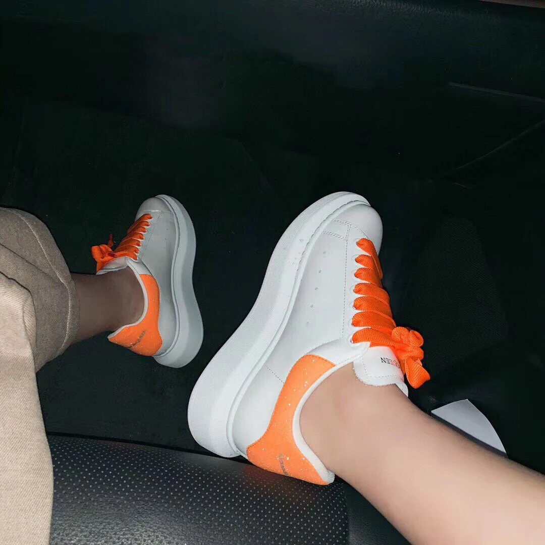 Белые кроссовки McQueen — разные цвета