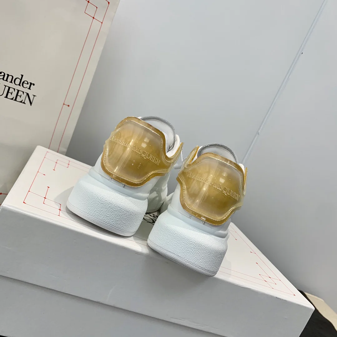 Классические белые кроссовки McQueen - на каблуке-резинке - золотисто-желтые