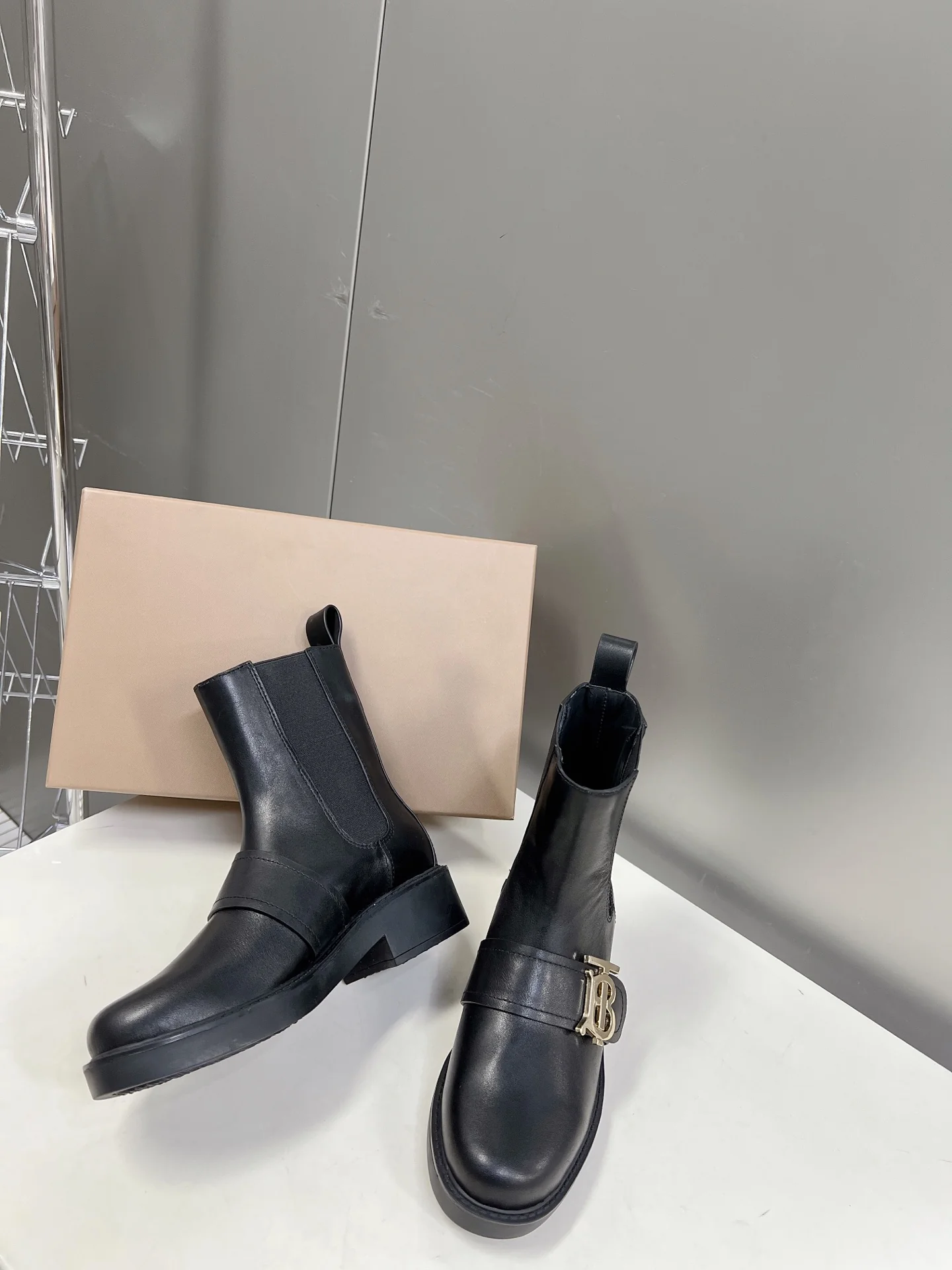 Новые поступления коллекции Burberry 22s Early Spring - Ботильоны с боковой застежкой, Taobao - Матовый черный