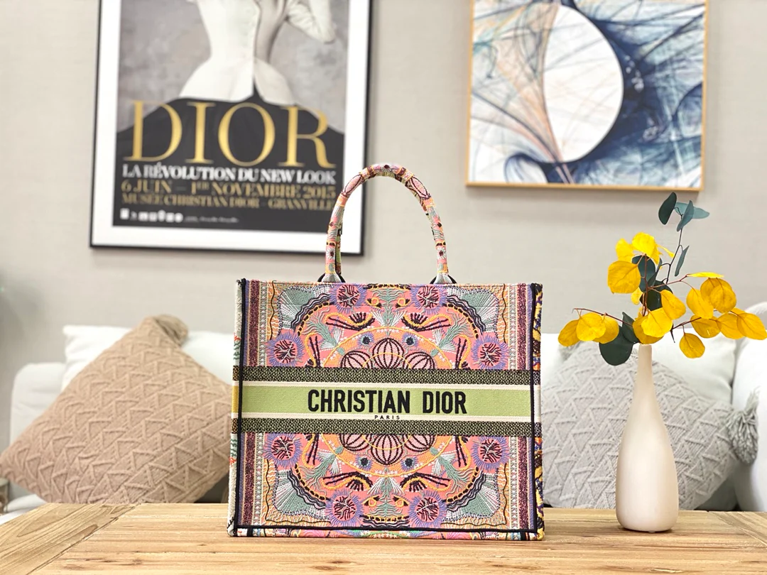 Сумка Dior Book Tote, большой размер 41-5 см, разноцветные цветы.