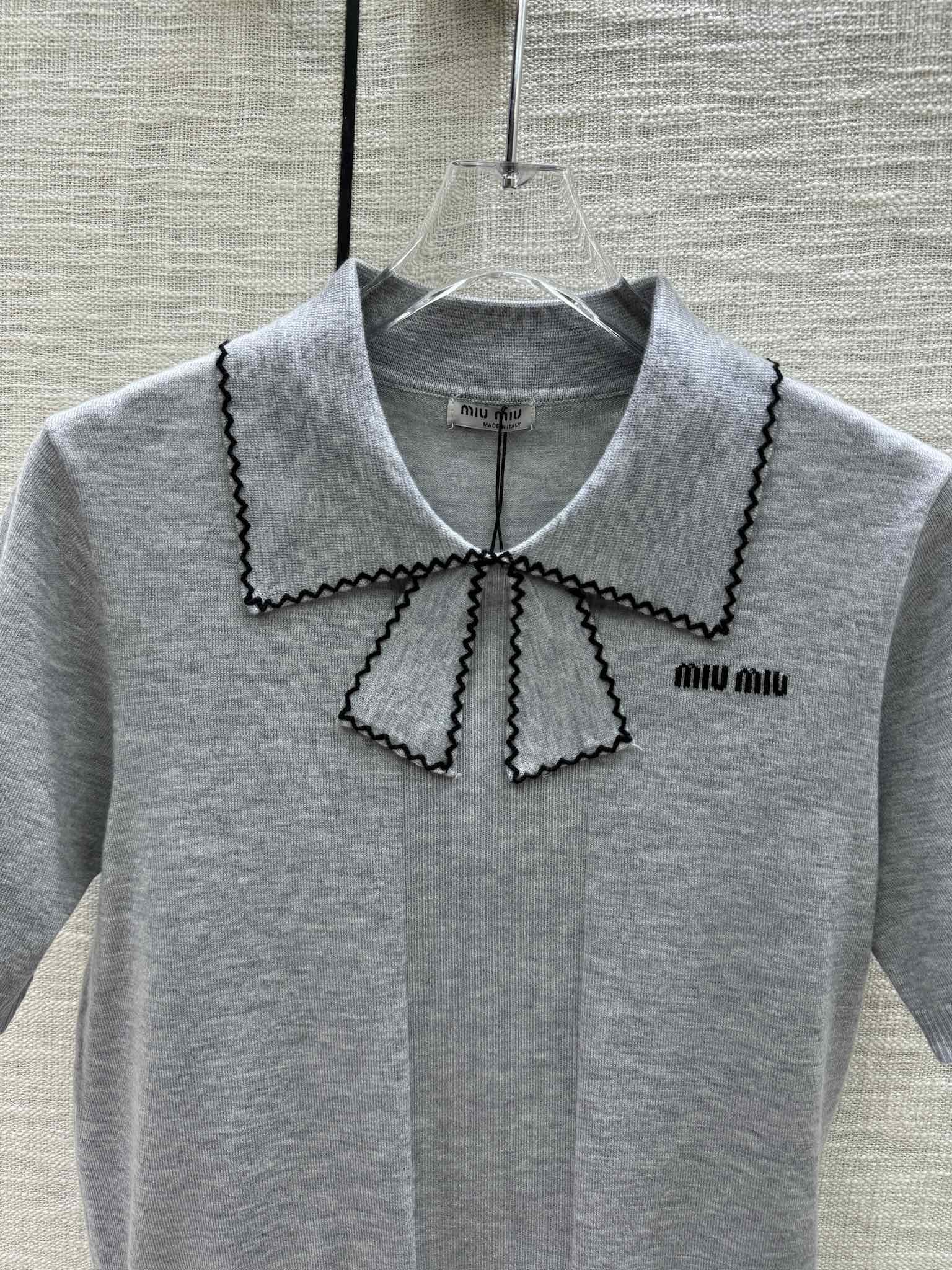 Miu Miu - 2404 - Трикотажная футболка с коротким рукавом и воротником 