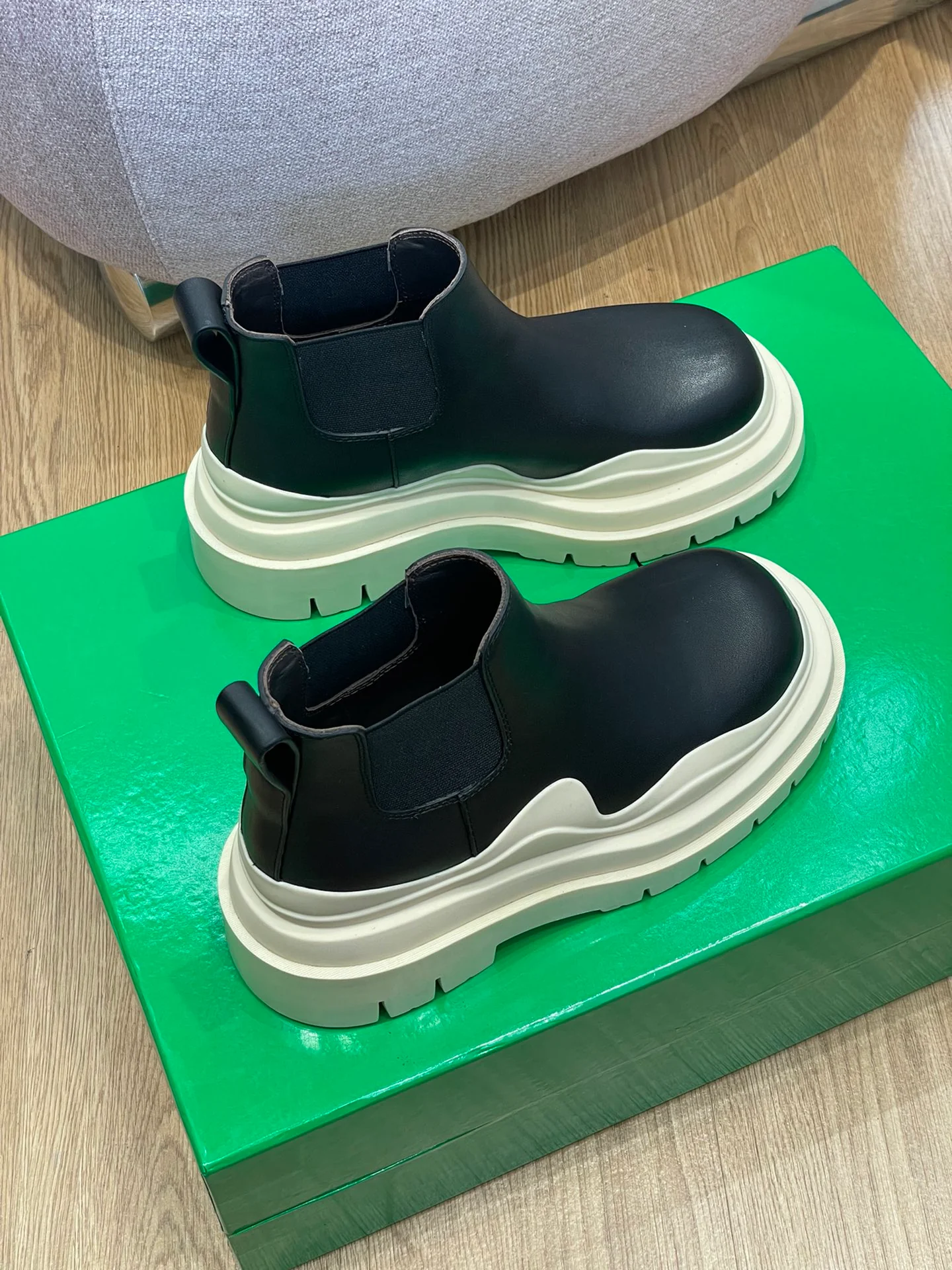 BV - Белые ботильоны на платформе