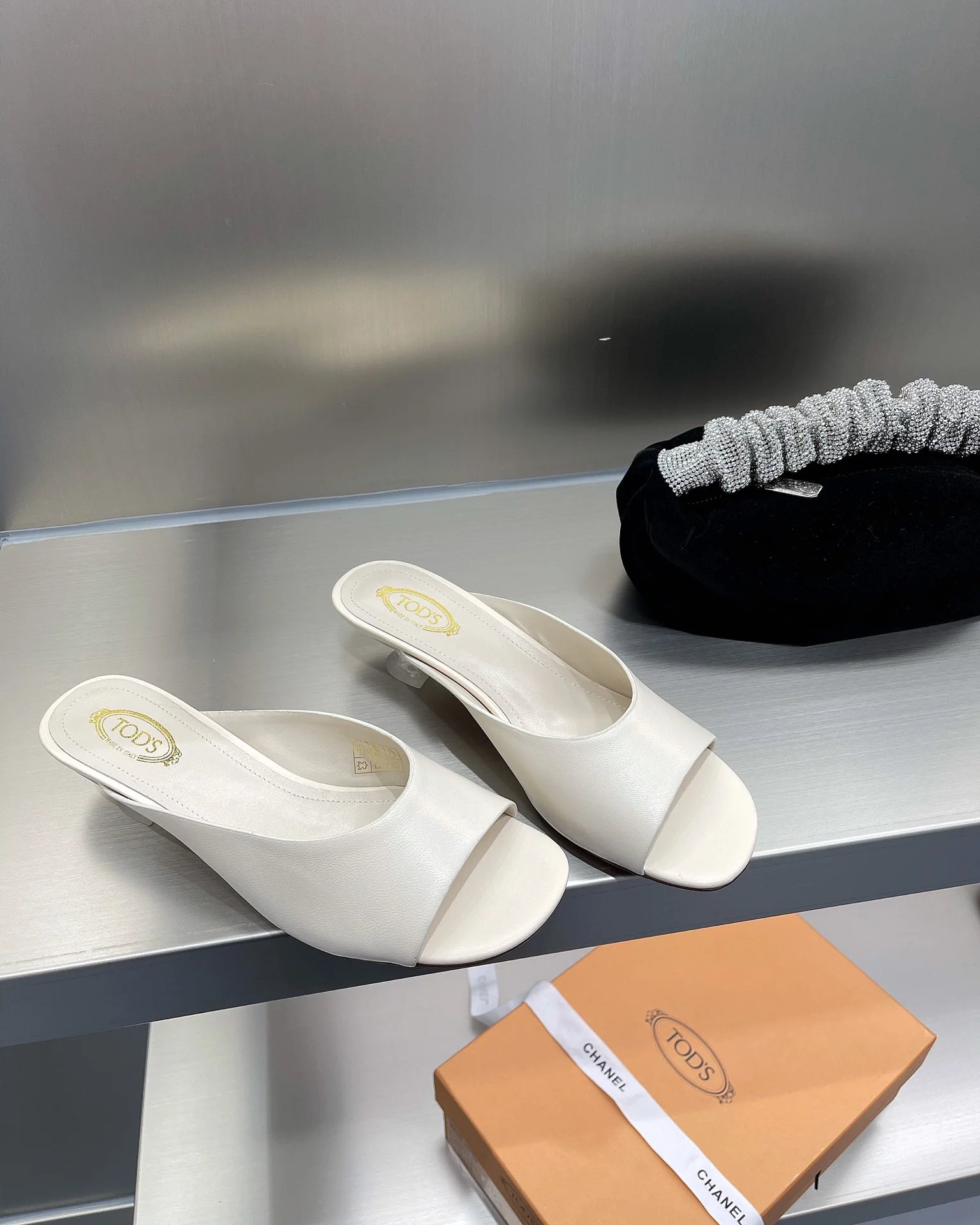 Tods - Открытые тапочки на низком каблуке