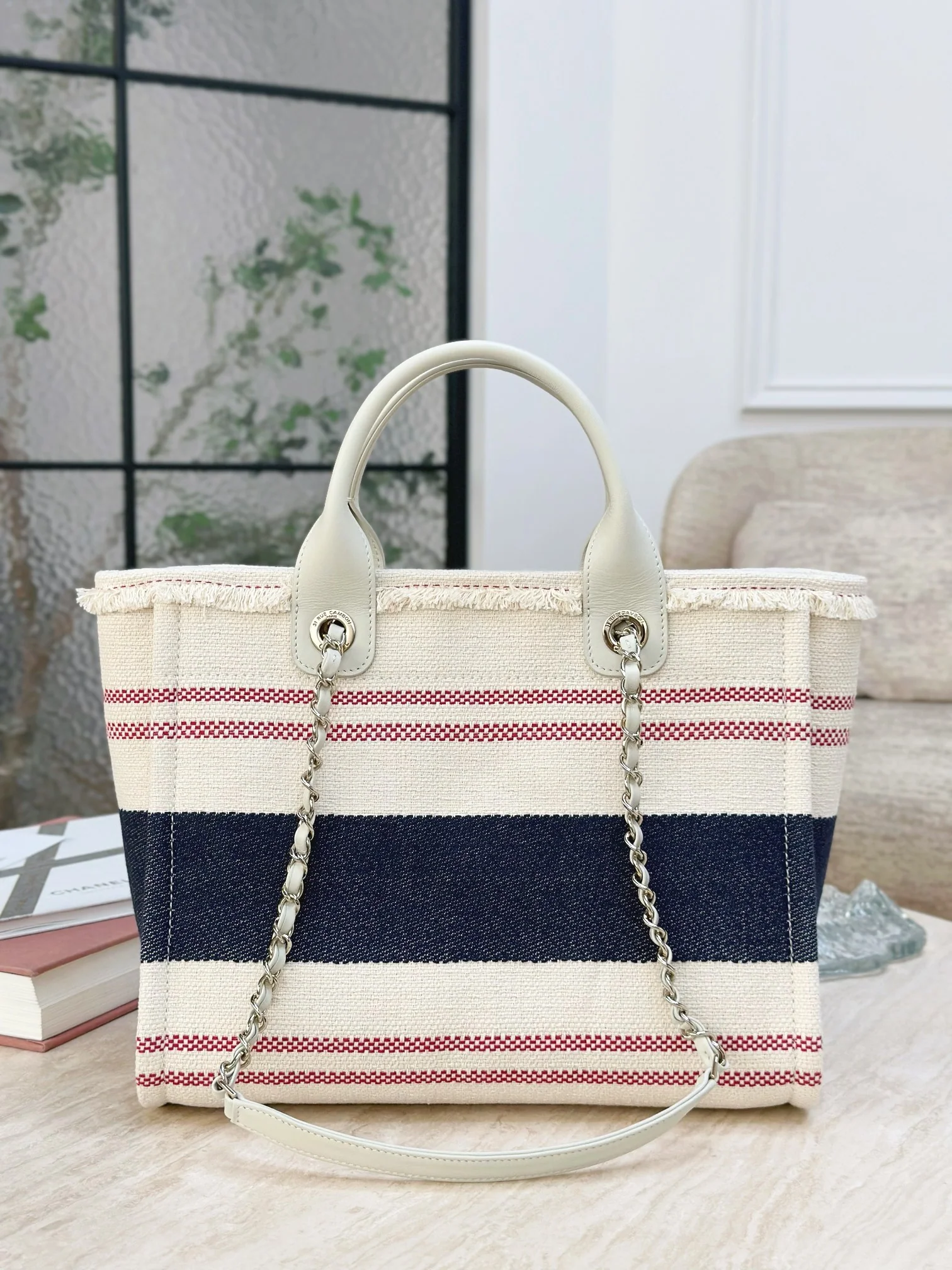 Пляжная сумка Chanel 25c, косметичка, красно-синяя.