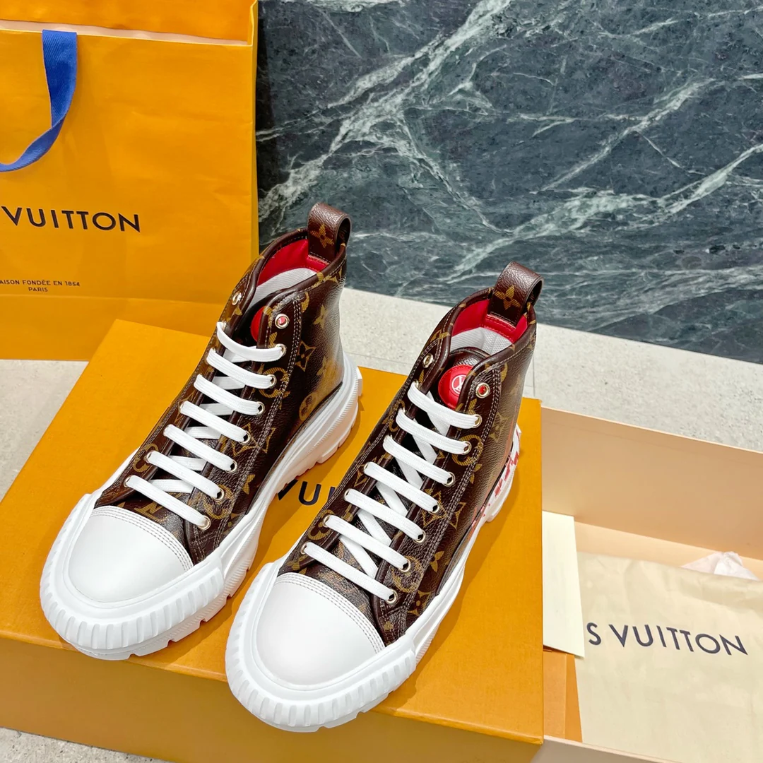 Классические кожаные высокие кроссовки LV Squad