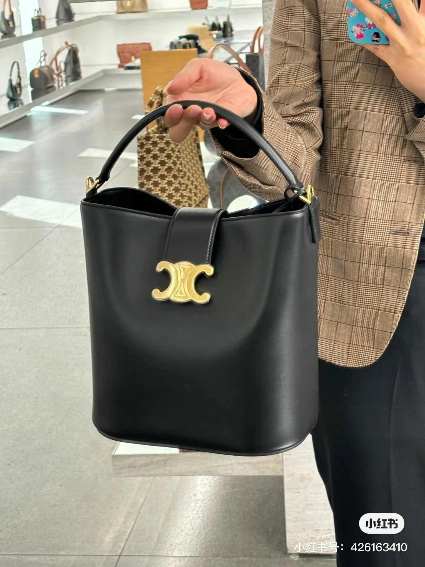 Кожаная сумка-ведро Celine Triomphe - черная