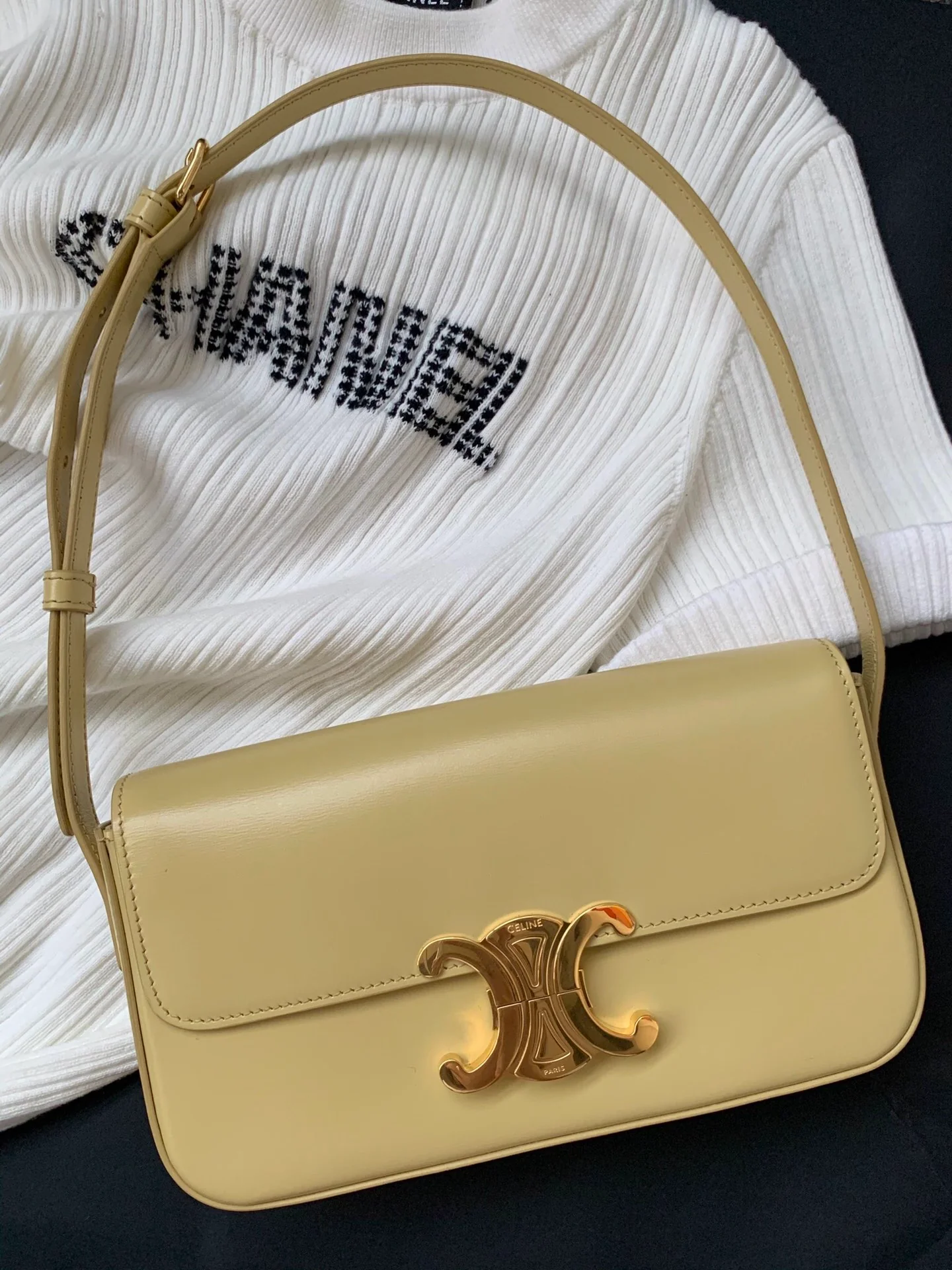 Кожаная сумка через плечо Celine Triomphe - желтая