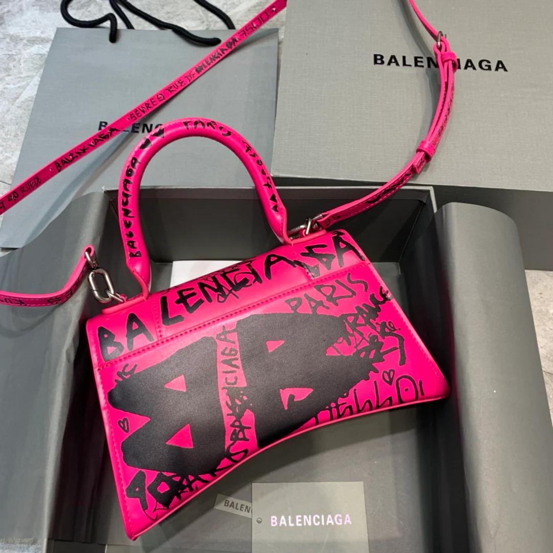 Сумка Balenciaga Hourglass - Розово-красная, однотонная, с граффити.