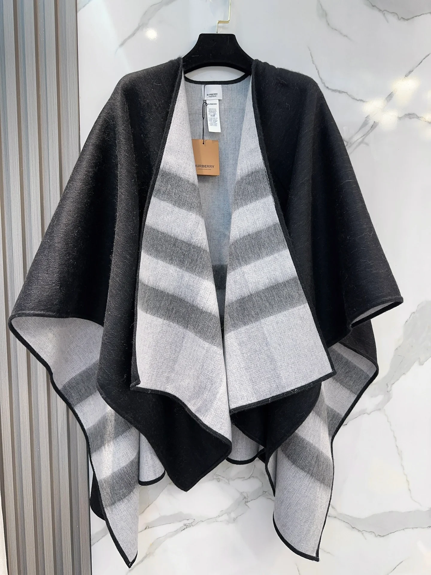 Двухцветный шарф Burberry 2024 года - 140-140