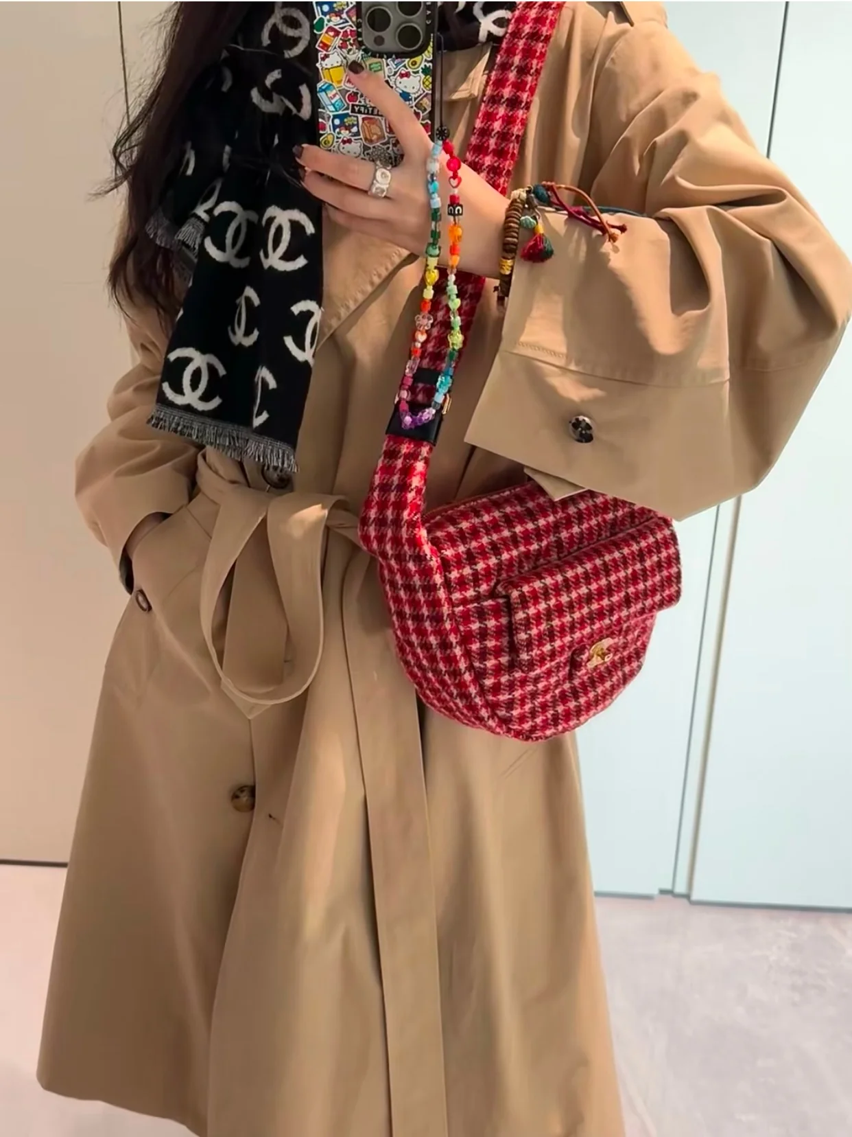 Сумка-хобо Chanel-Plover в красную клетку, полумесяц