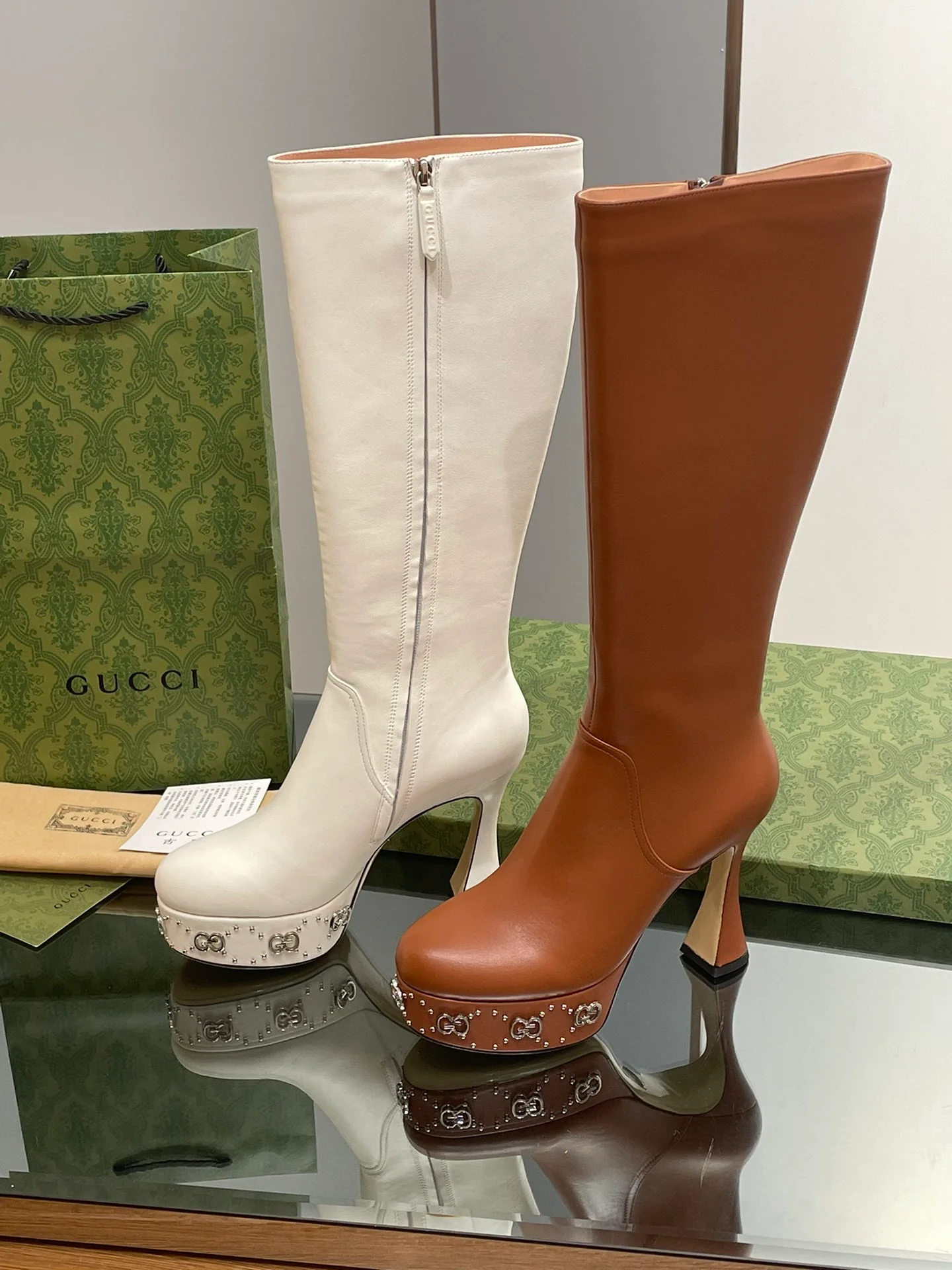 Новинка начала осени 2023 года от Gucci — Ботинки на платформе и высоком каблуке — Белые.