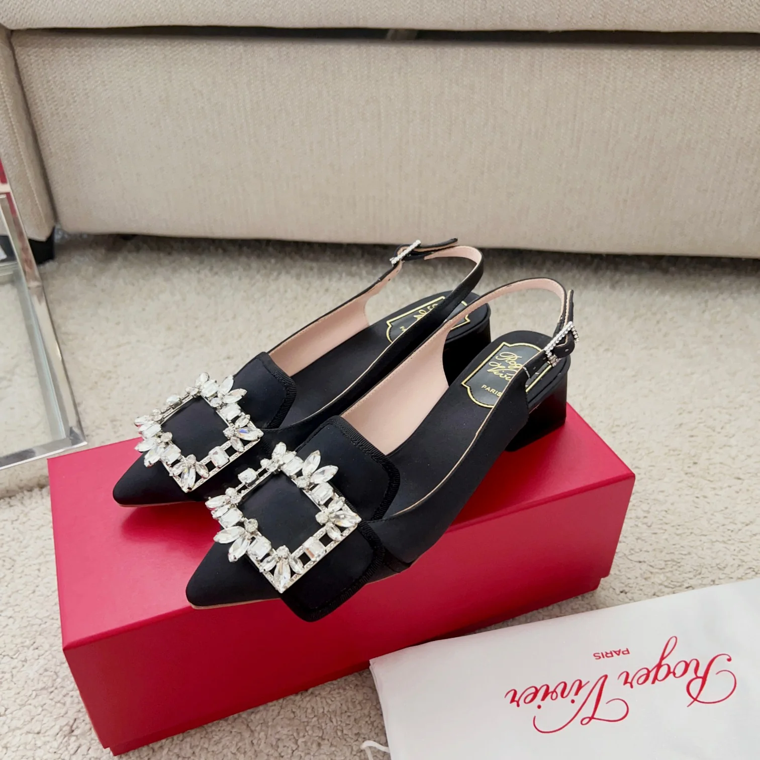 Обувь RV Shoes - Серия Versailles Garden - Сандалии с бриллиантовой пряжкой - Черные