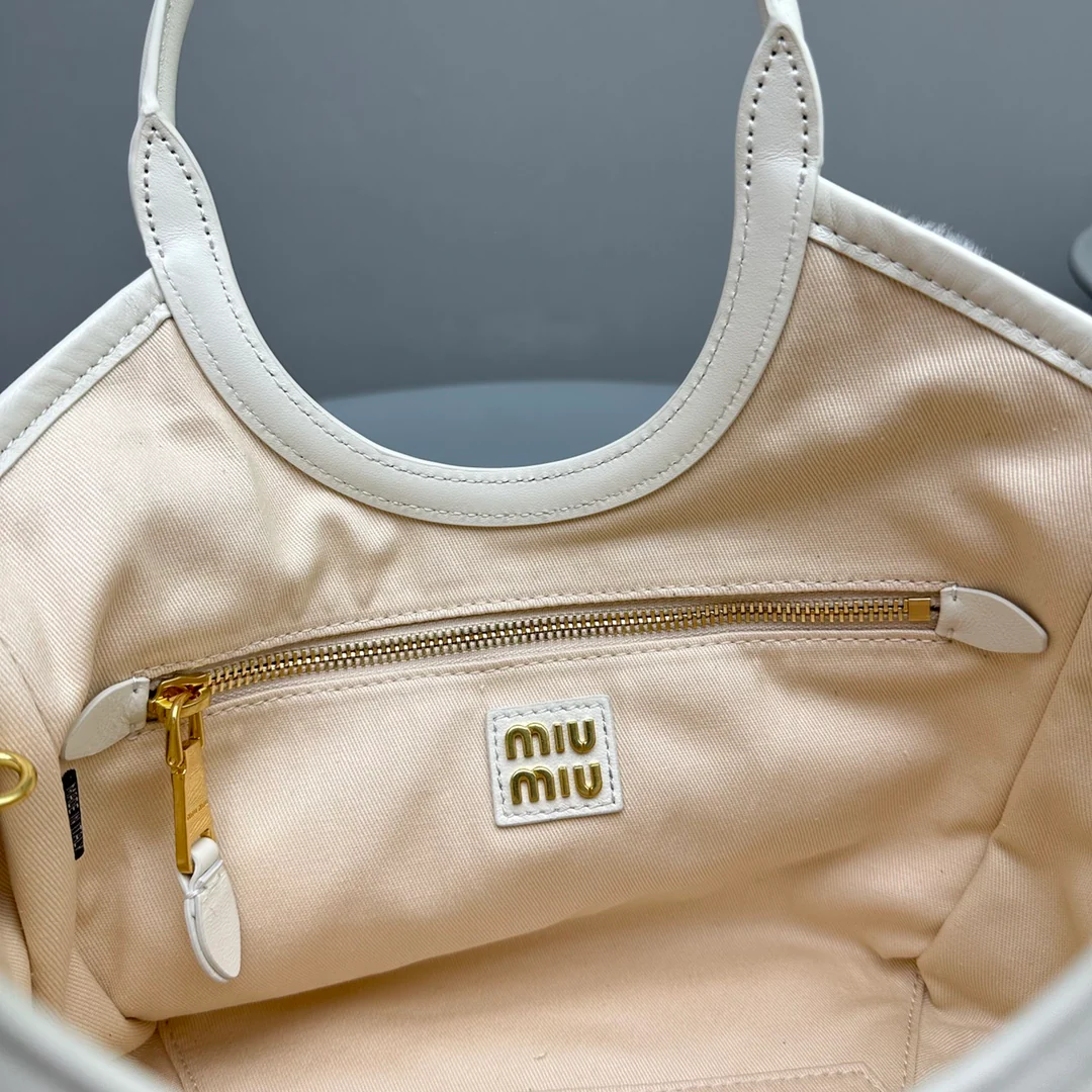 Сумка-тоут Miu Miu Ivy - Пушистая - Маленькая - Белая