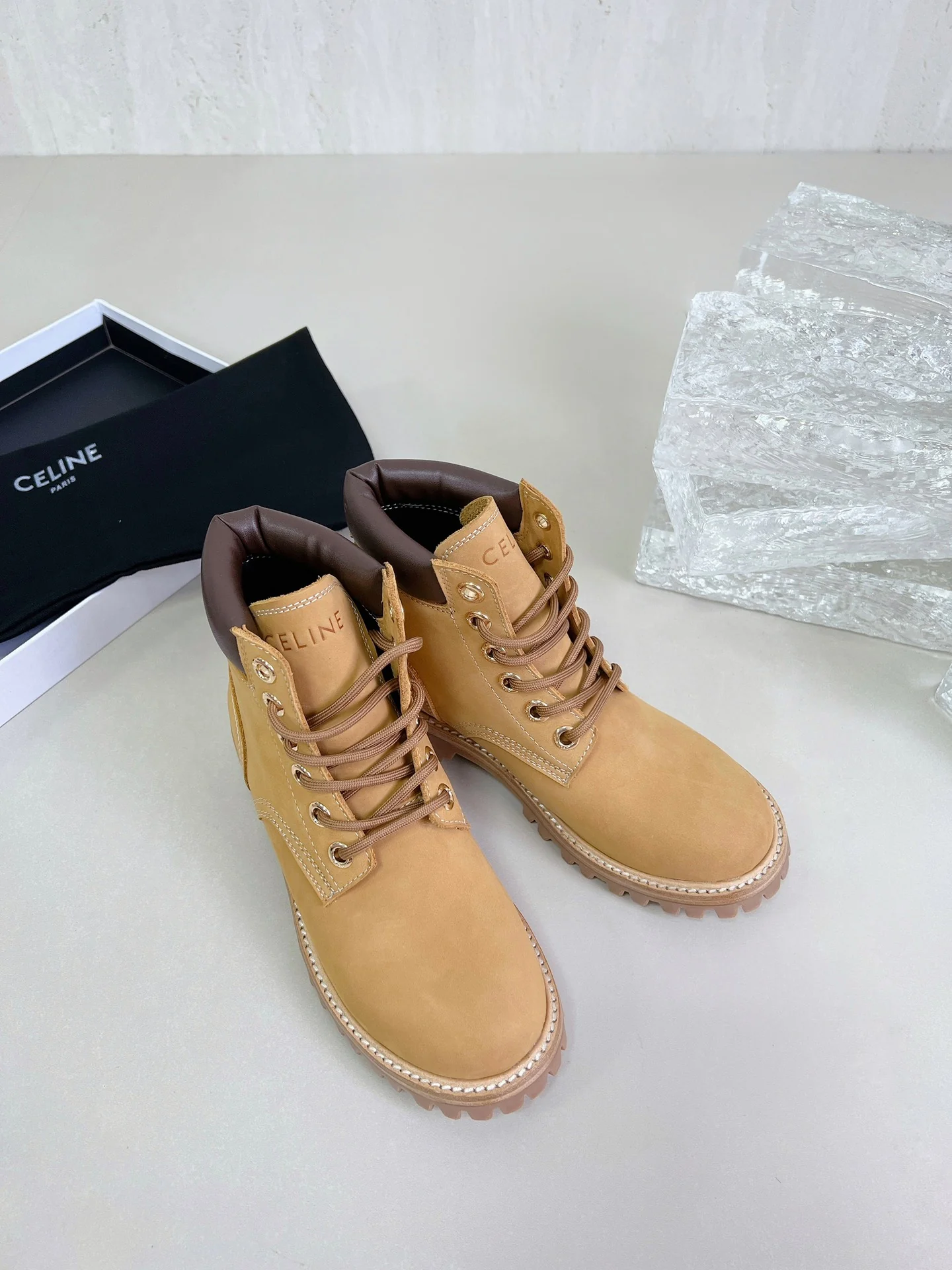 Ботинки Celine 22aw Classic Dr. Martens