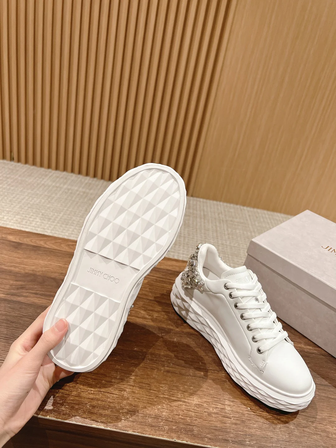 Обувь марки JC - повседневная модель 2024 года - серебристая.