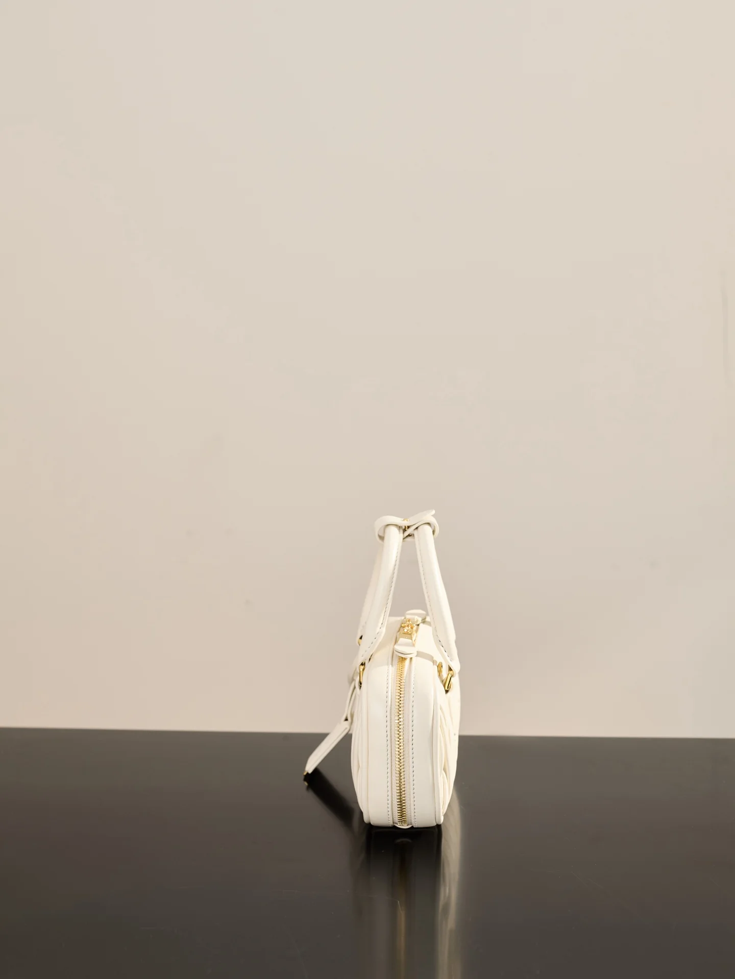 Miu Miu-5b088m1100 - Миниатюрная плиссированная сумка для боулинга - Белая