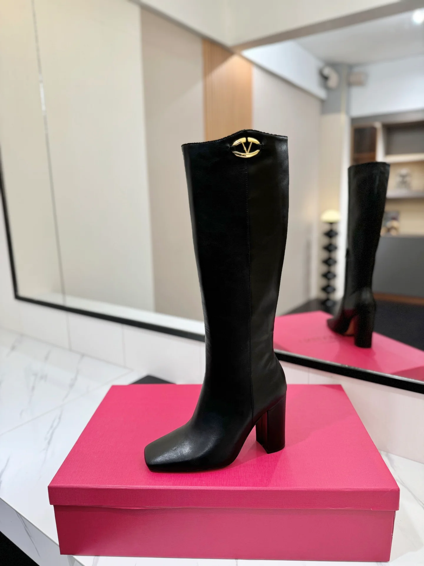 Высокие сапоги Valentino 2024 - черные