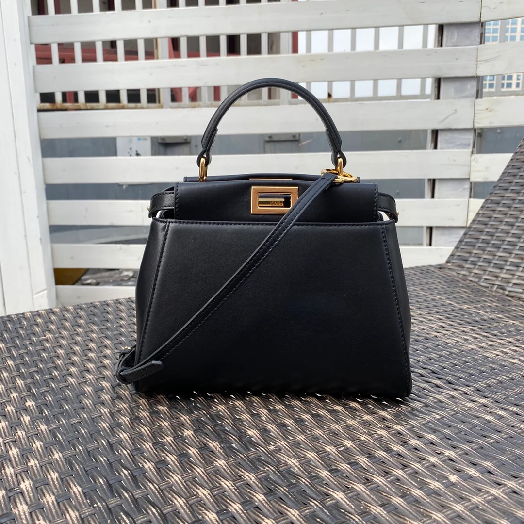 Миниатюрная кожаная сумка Fendi Peekaboo, черная - 1 шт.