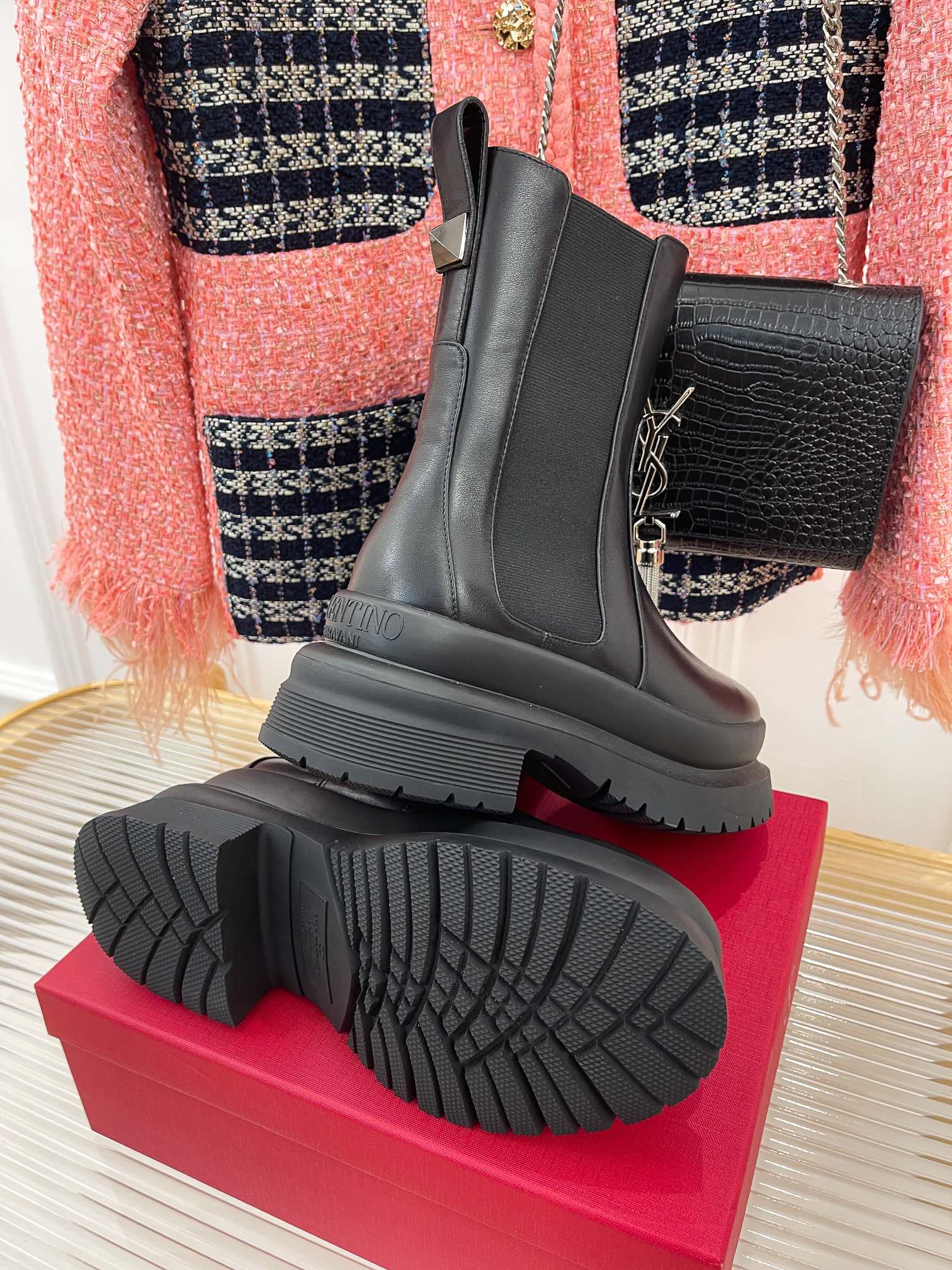 Новинка сезона осень/зима 2022 от Valentino - ботильоны.