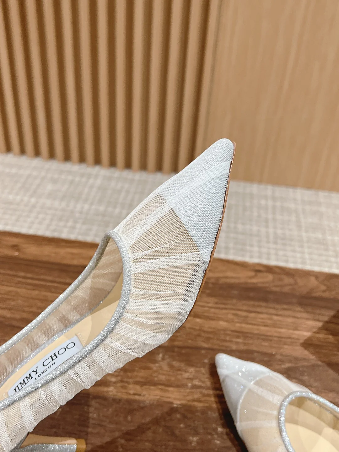 Туфли на высоком каблуке Jimmy Mesh с острым носком - белые