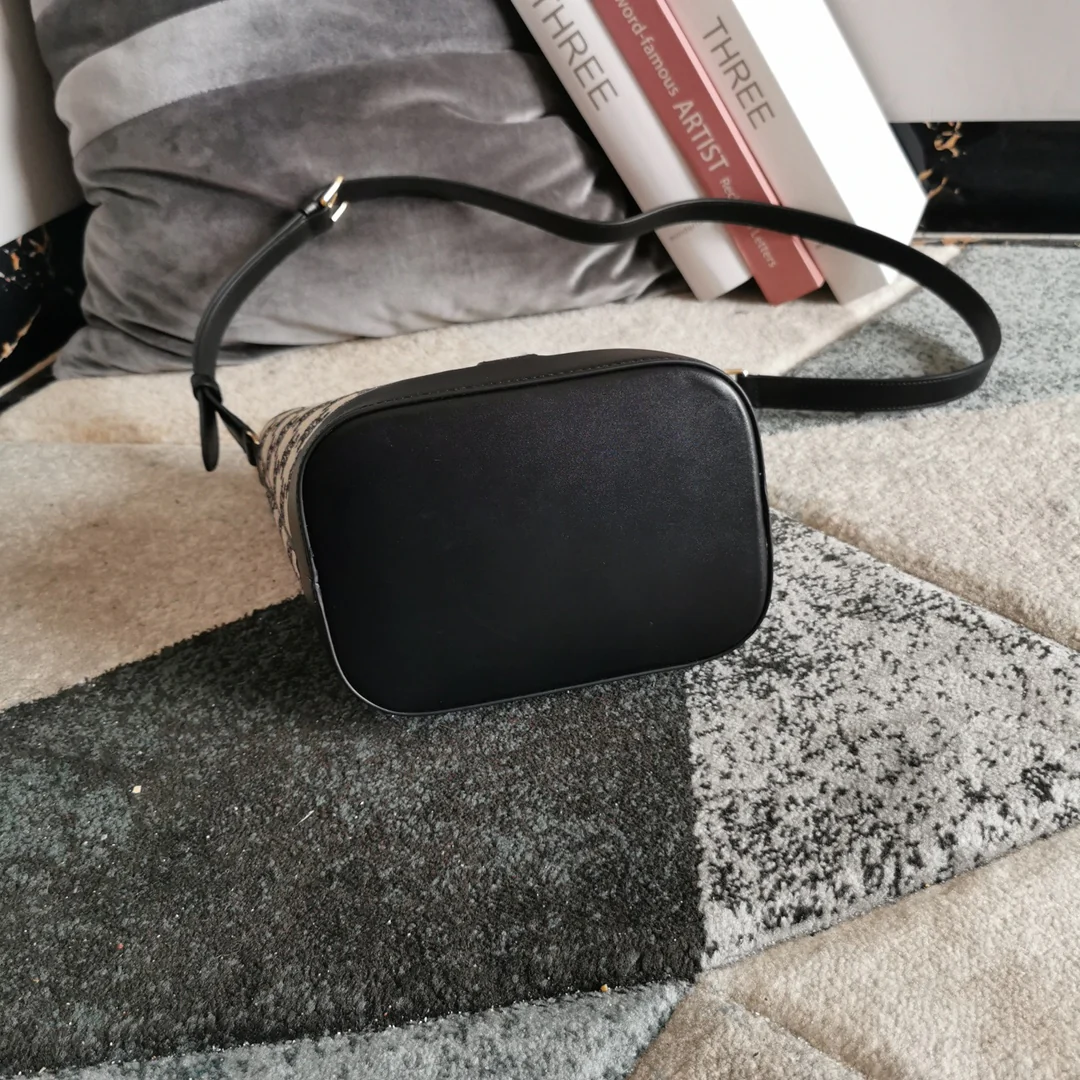 Celine - Вышитая сумка-ведро