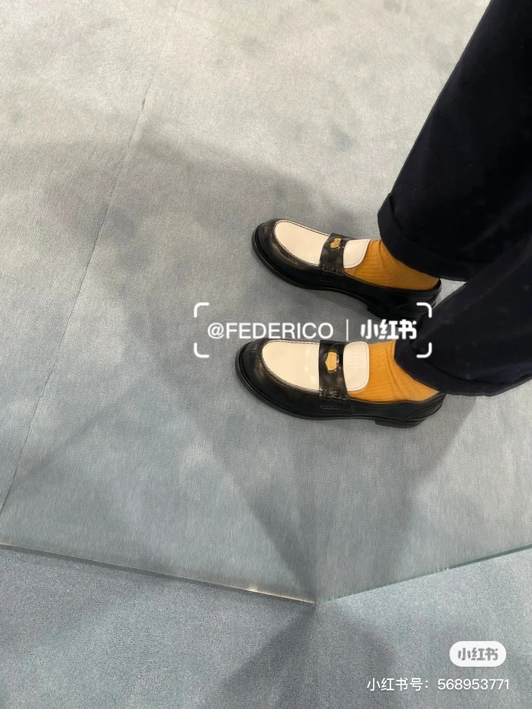 Лоферы Miu Miu Coin — фото в них.