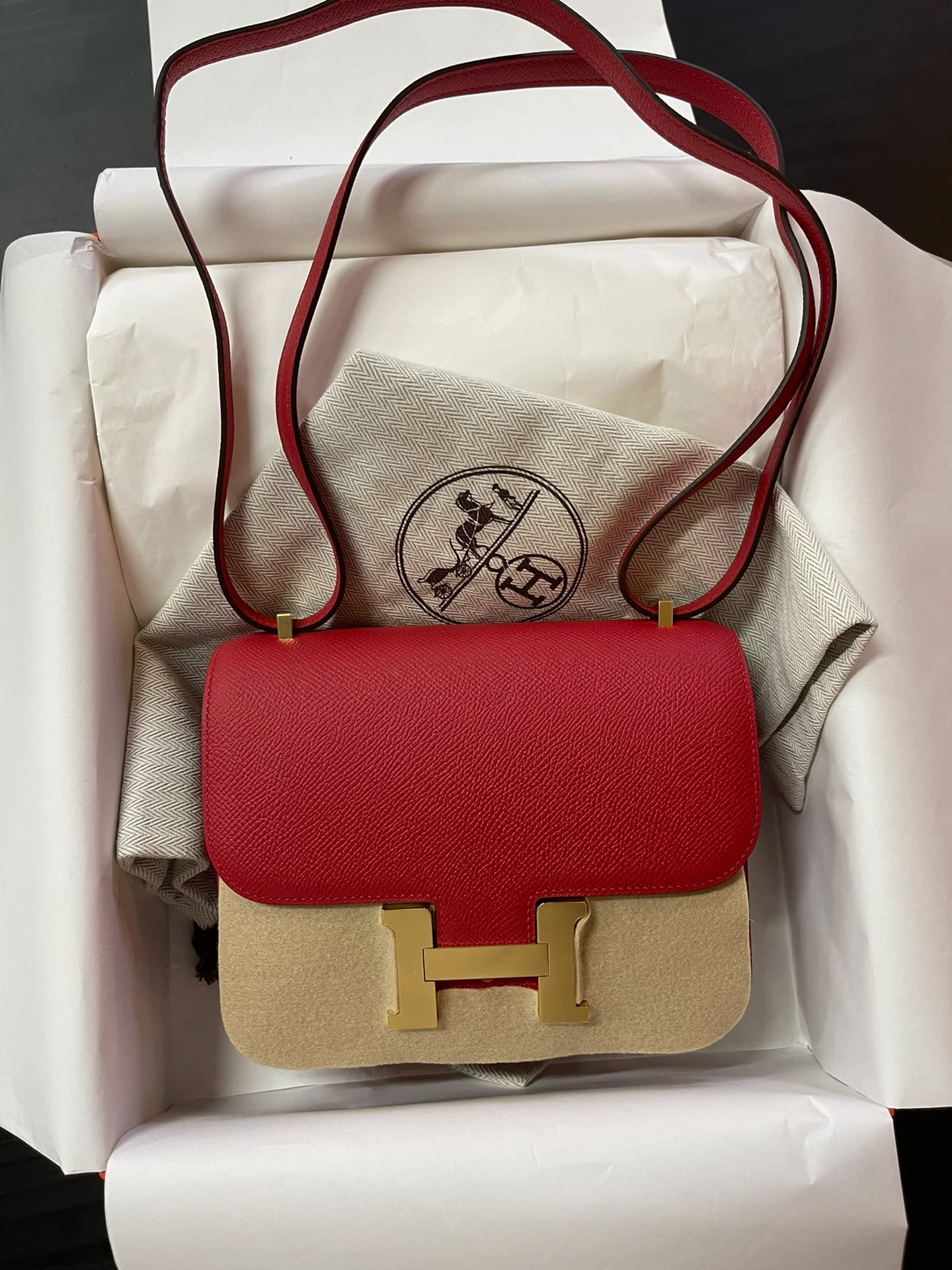 Hermes Constance 19 Миниатюрный флаг Эпсом, красная золотая пряжка