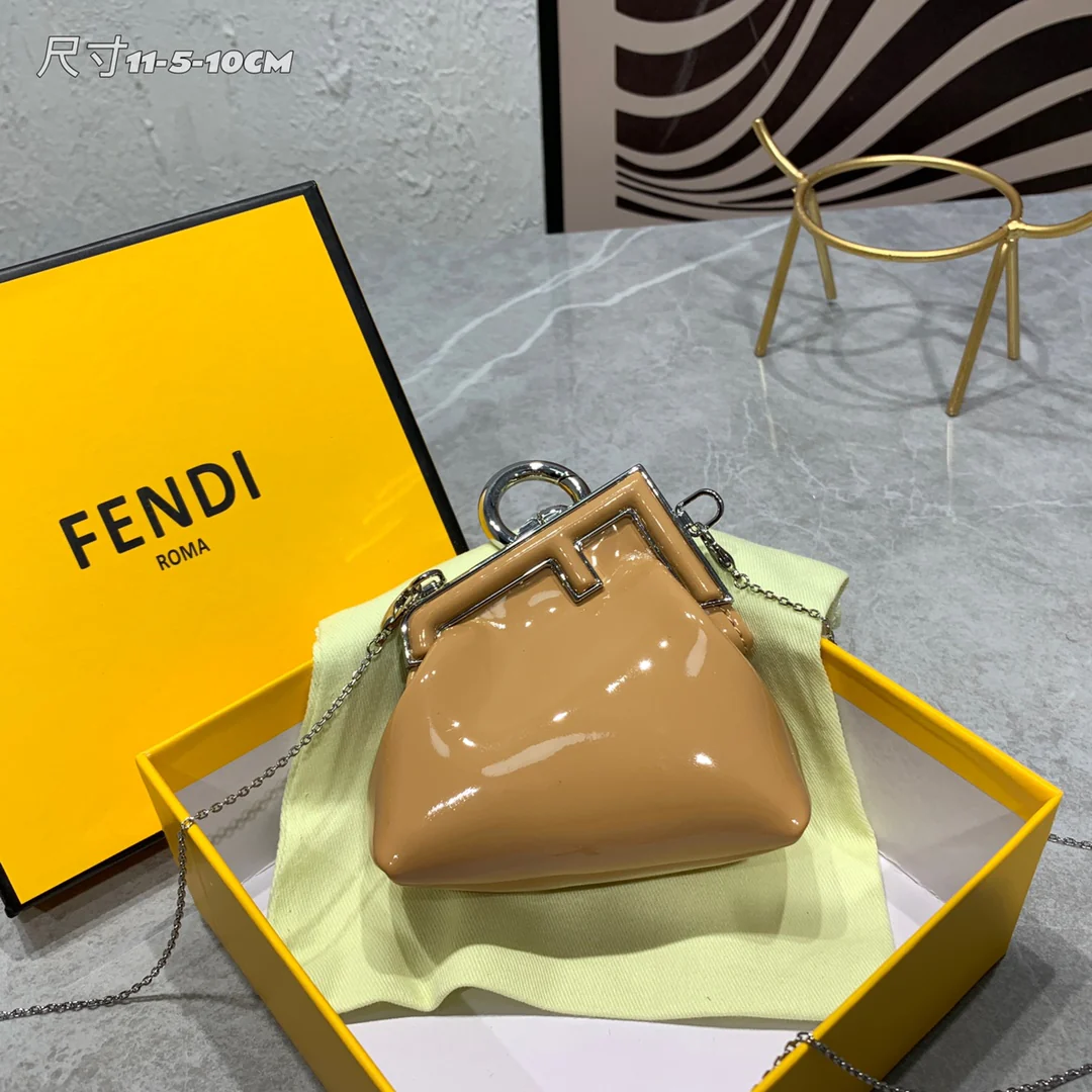 Мини-сумочка Fendi First из лакированной кожи (абрикосовый цвет)