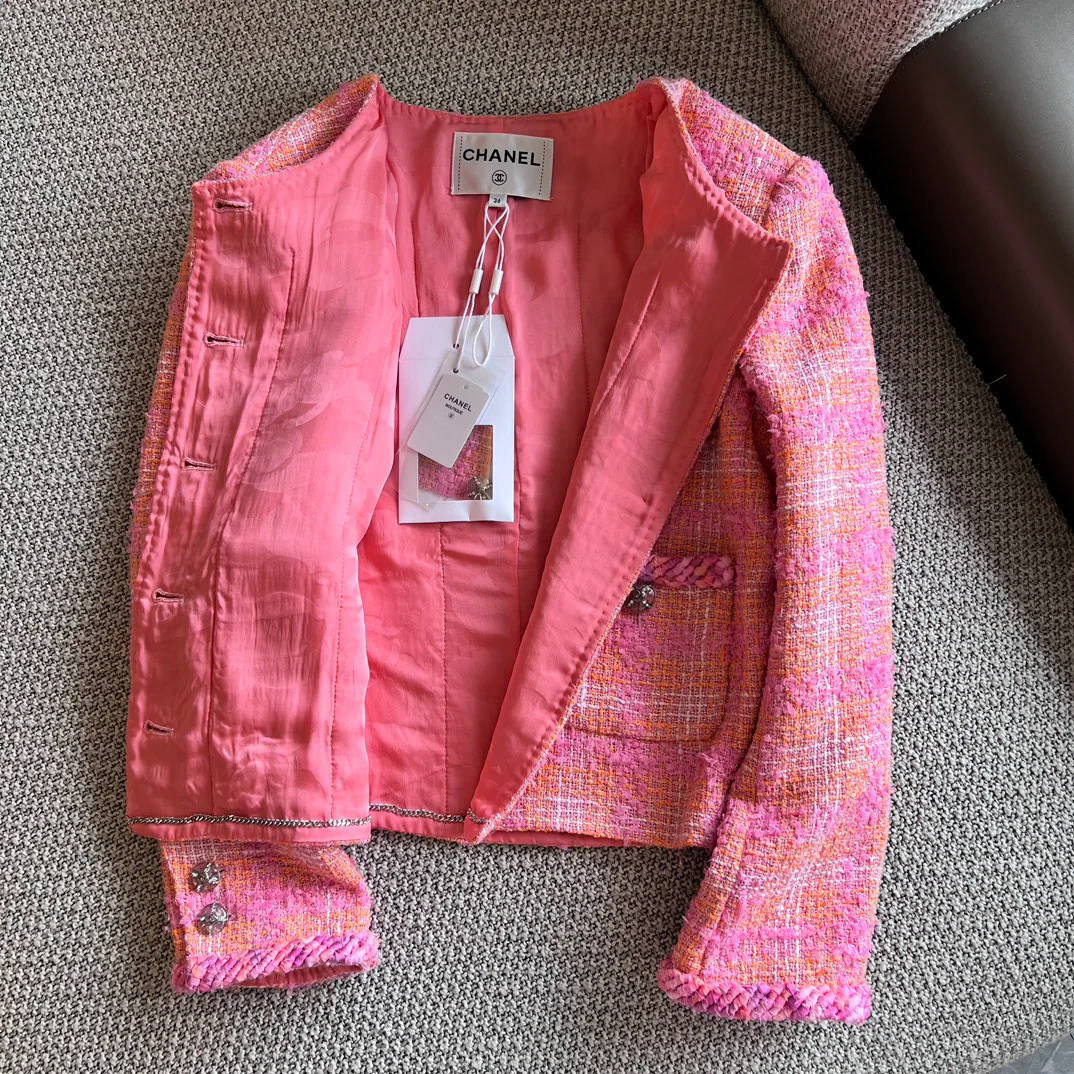 Куртка в стиле Chanel - 2403 - объемная, оранжево-розовая, тканая.