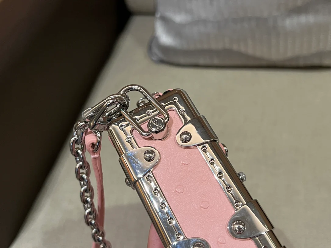 m25445-LV-slim-side-trunk chain bag-pink